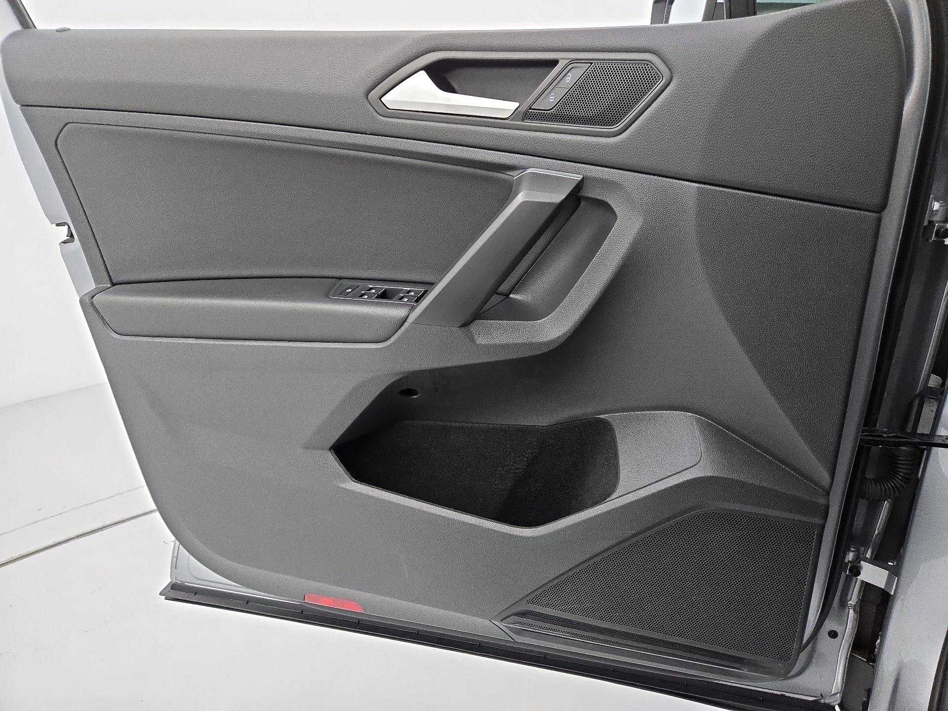 Thumbnail: 2021 Volkswagen Tiguan - 12