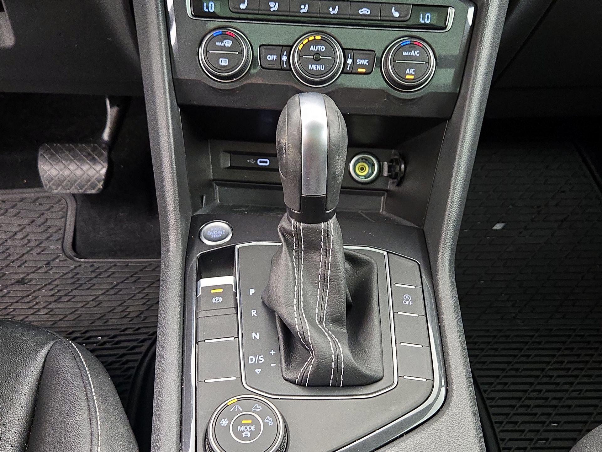 Thumbnail: 2021 Volkswagen Tiguan - 17