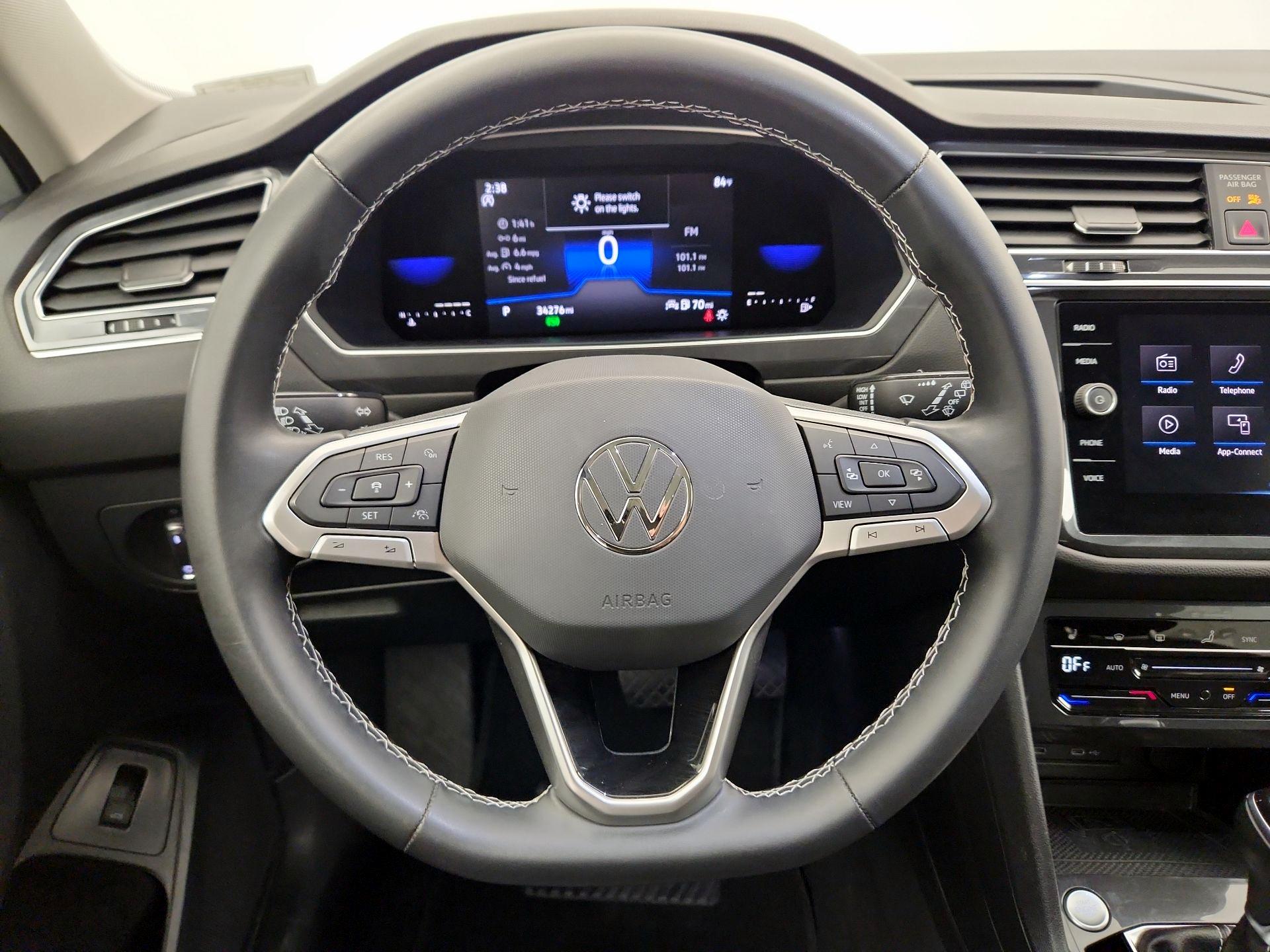Thumbnail: 2022 Volkswagen Tiguan - 10