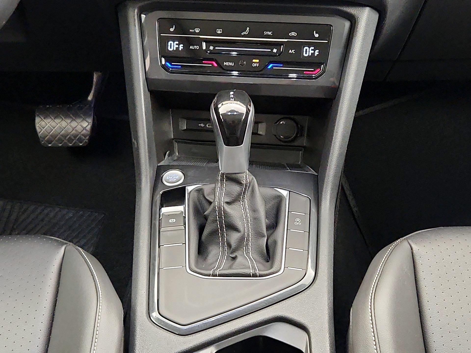 Thumbnail: 2022 Volkswagen Tiguan - 17