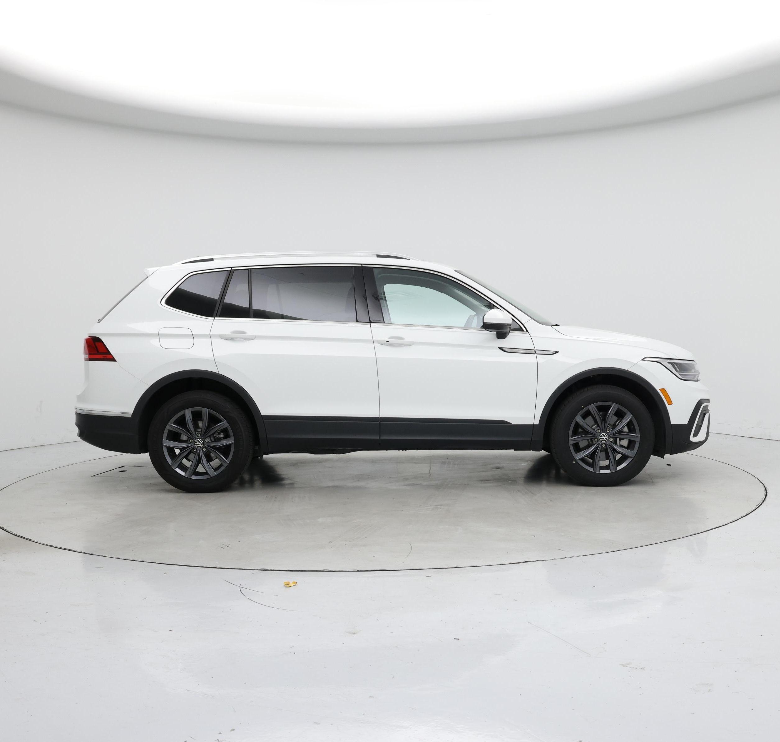 Thumbnail: 2022 Volkswagen Tiguan - 7
