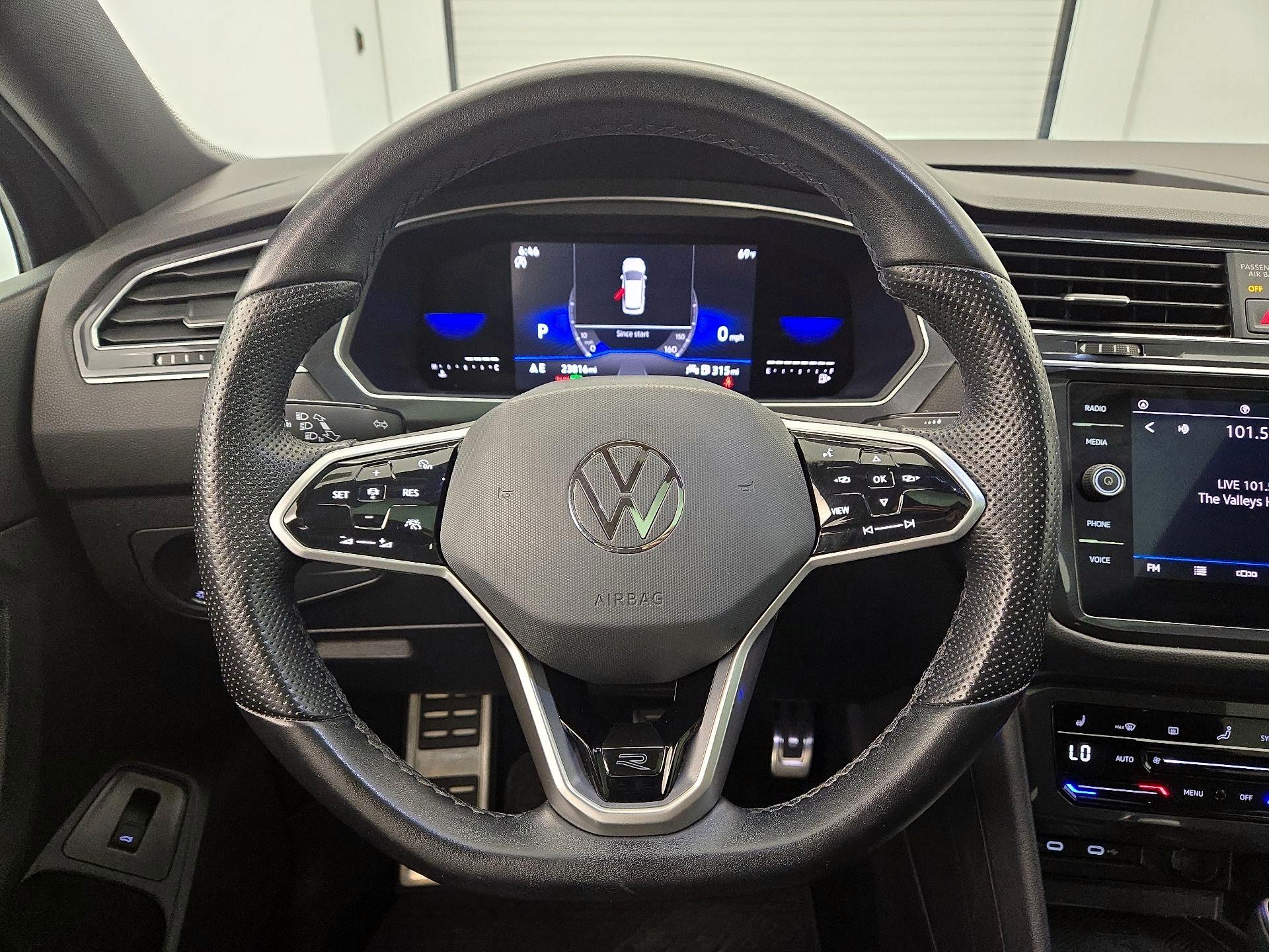 Thumbnail: 2022 Volkswagen Tiguan - 10