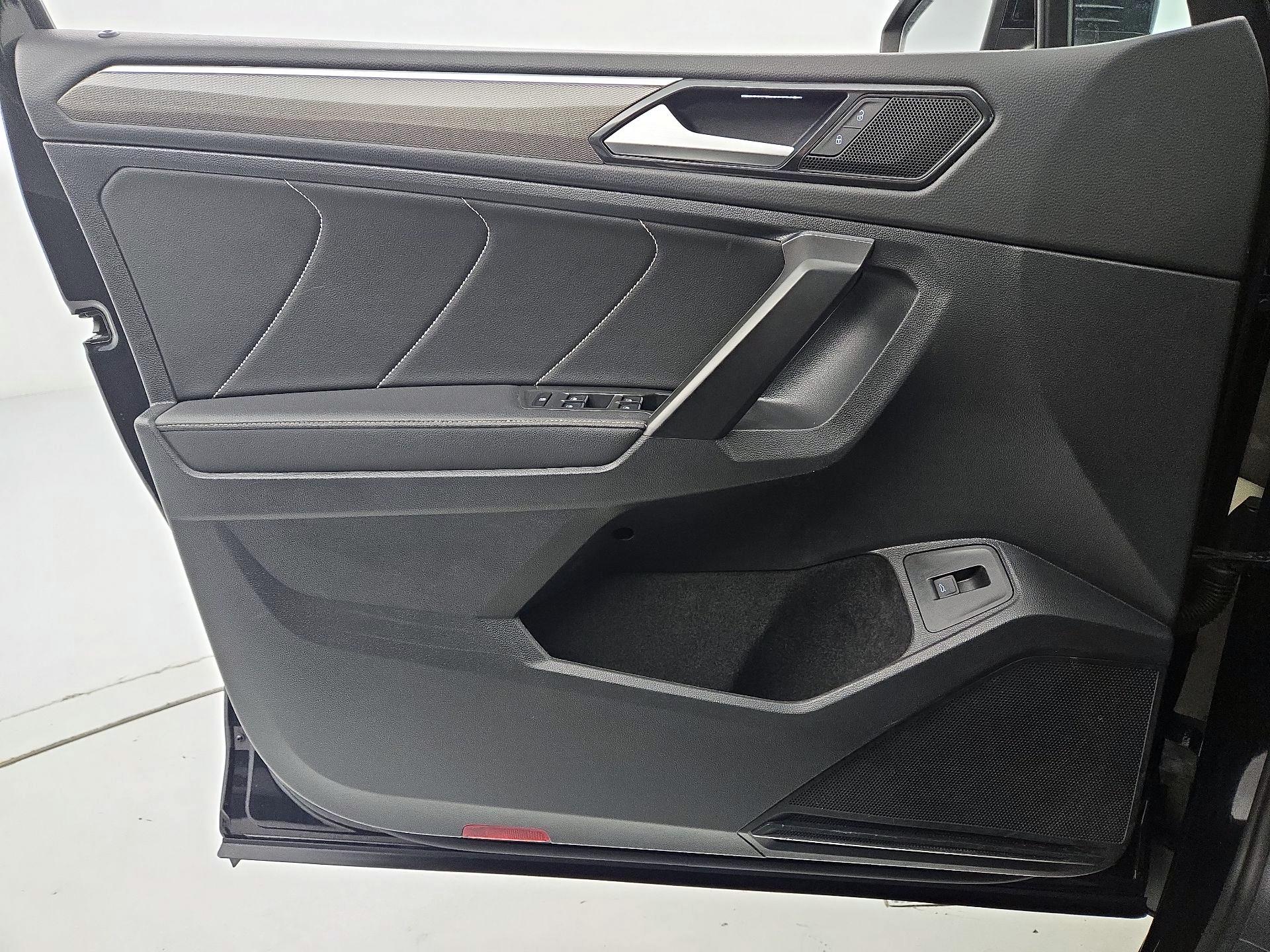 Thumbnail: 2022 Volkswagen Tiguan - 12