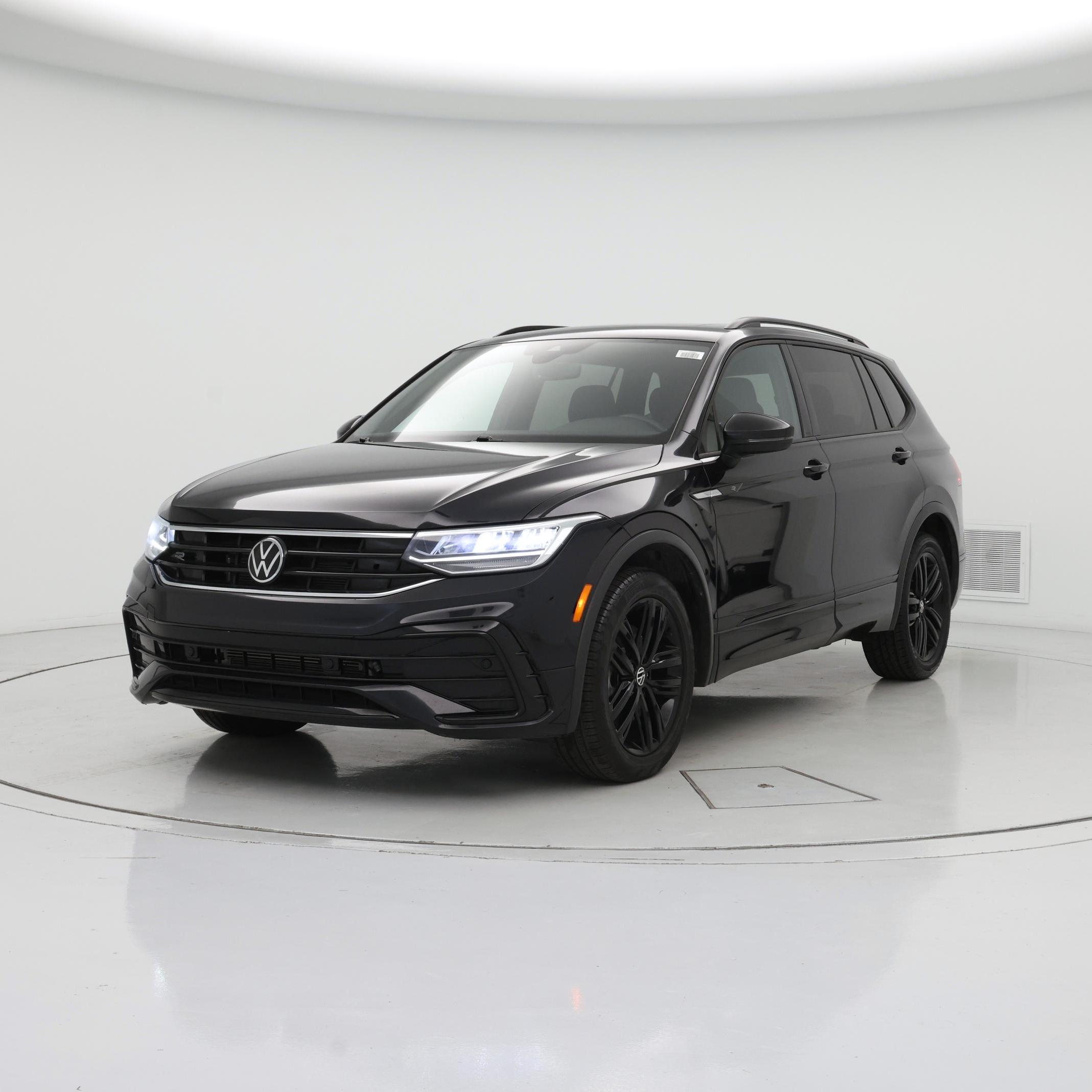 Thumbnail: 2022 Volkswagen Tiguan - 4