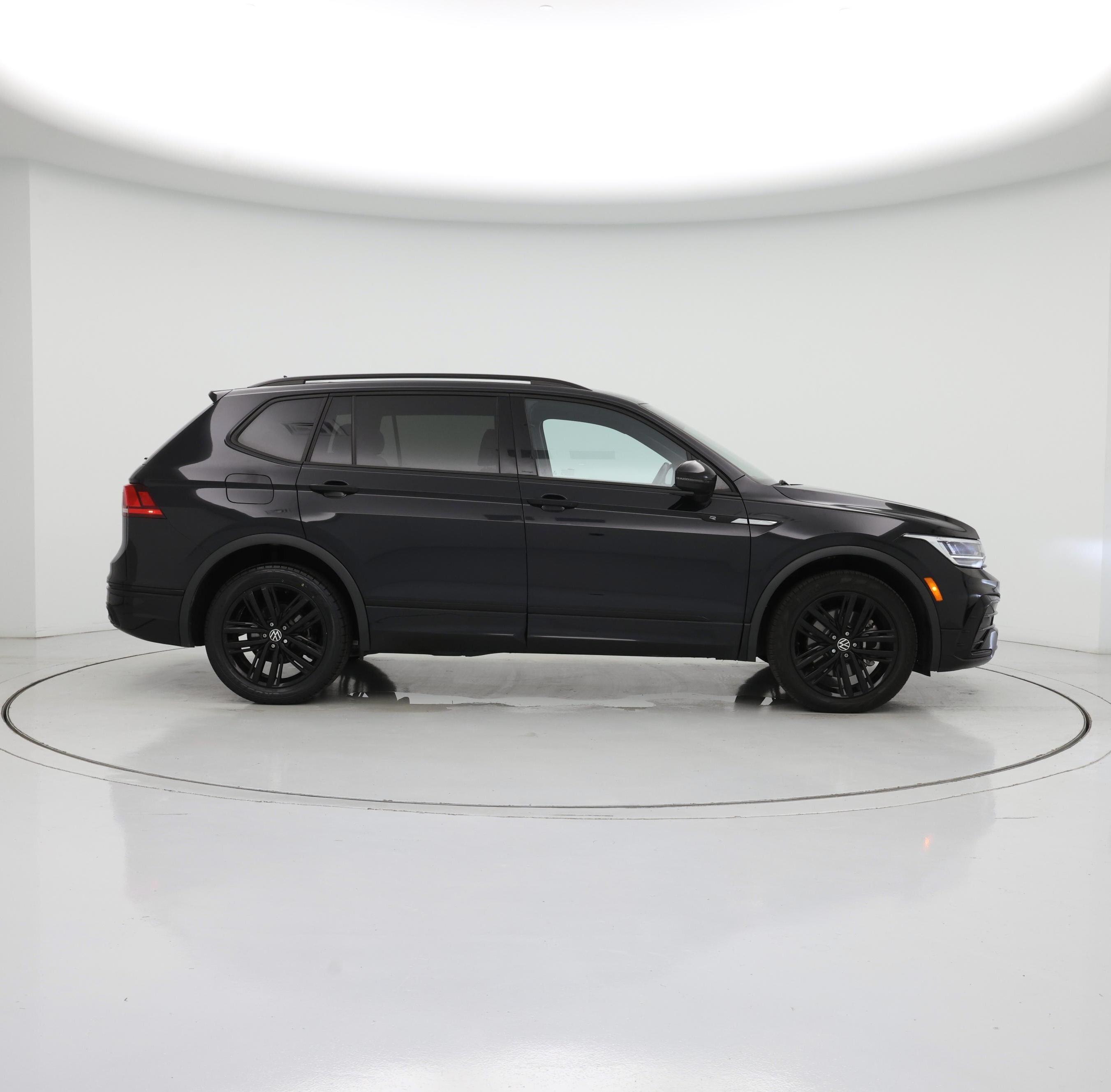 Thumbnail: 2022 Volkswagen Tiguan - 7