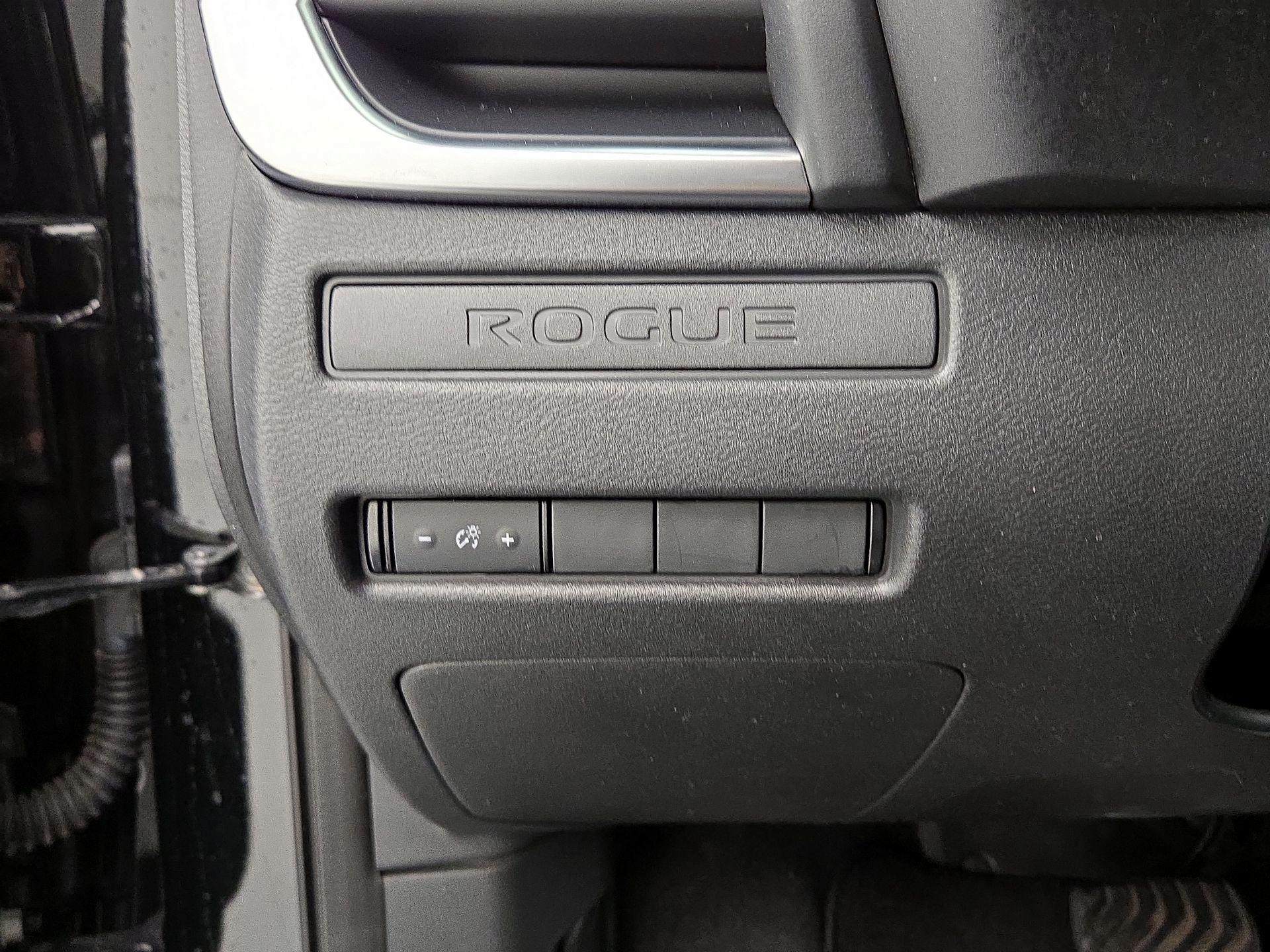 Thumbnail: 2022 Nissan Rogue - 13
