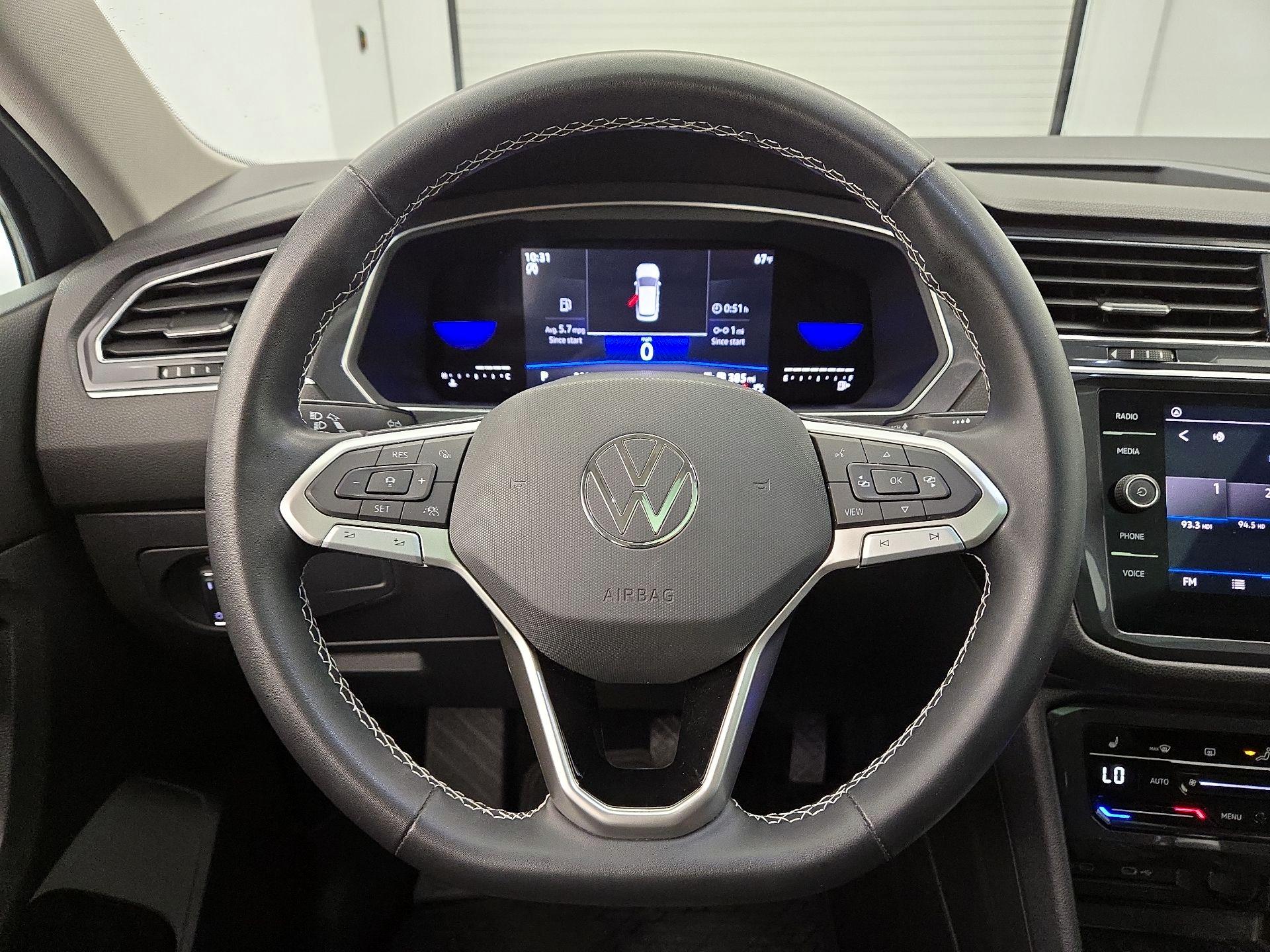 Thumbnail: 2022 Volkswagen Tiguan - 10
