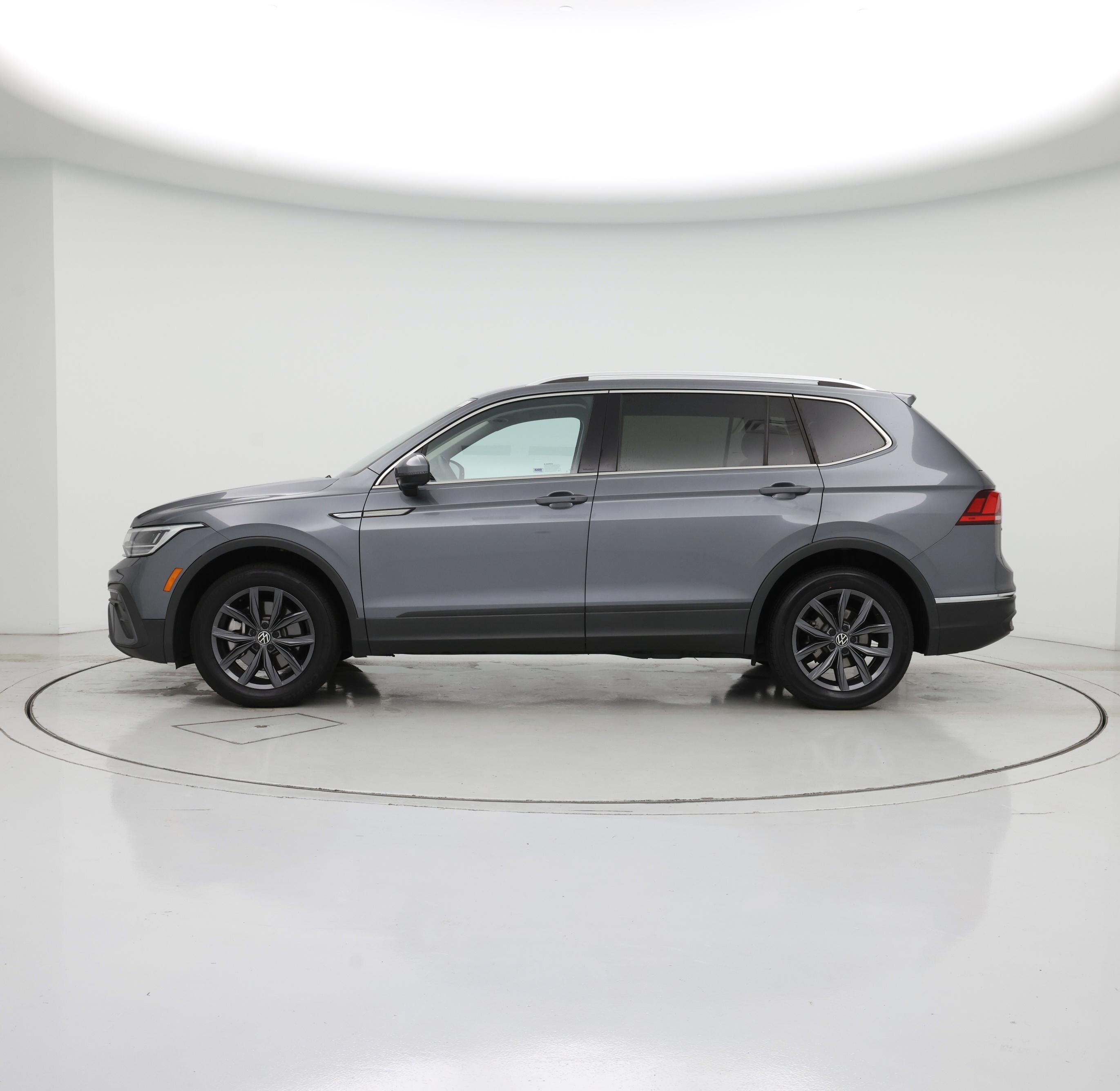 Thumbnail: 2022 Volkswagen Tiguan - 3