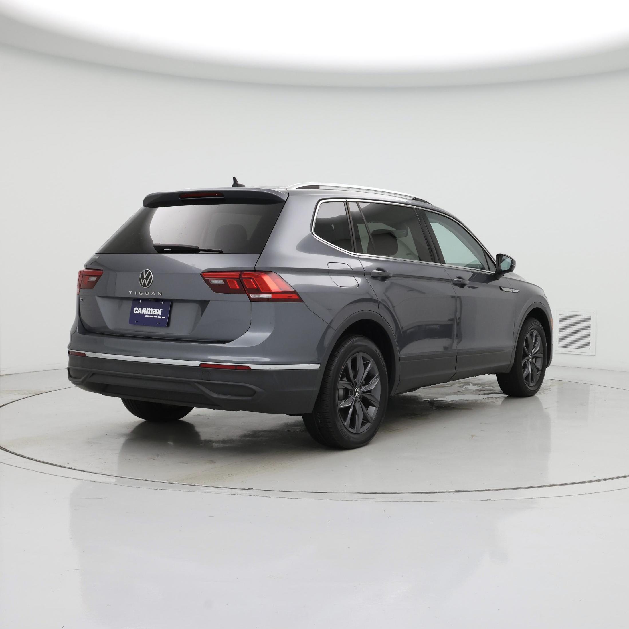 Thumbnail: 2022 Volkswagen Tiguan - 8