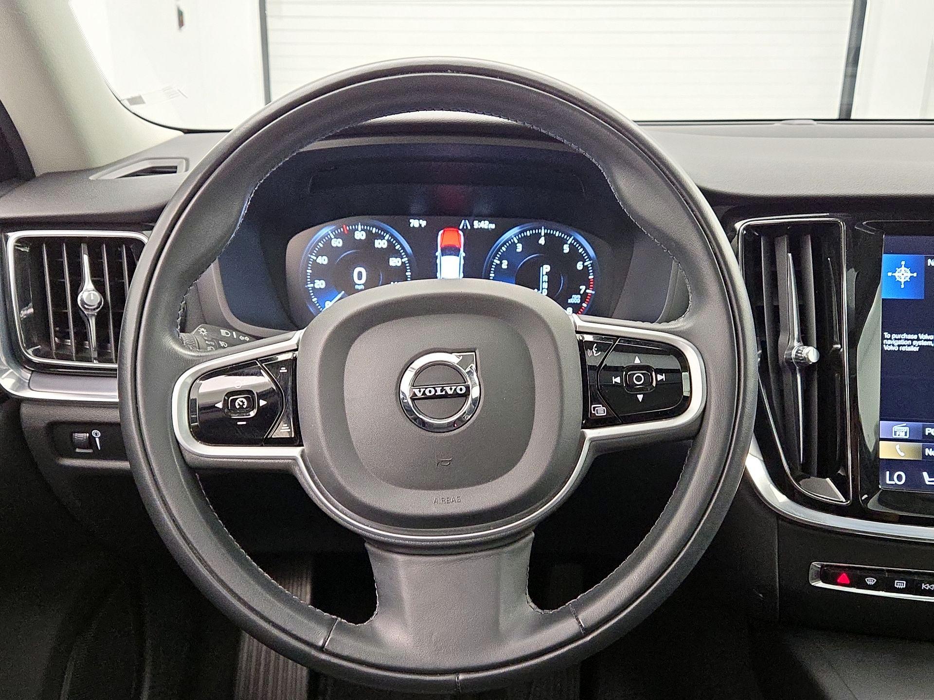 Thumbnail: 2020 Volvo S60 - 10