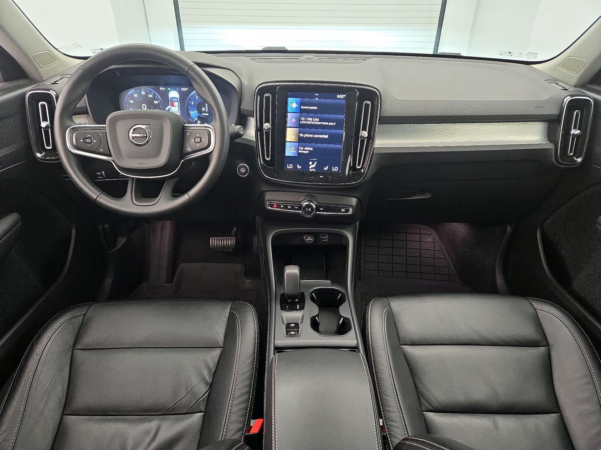 Thumbnail: 2022 Volvo XC40 - 9