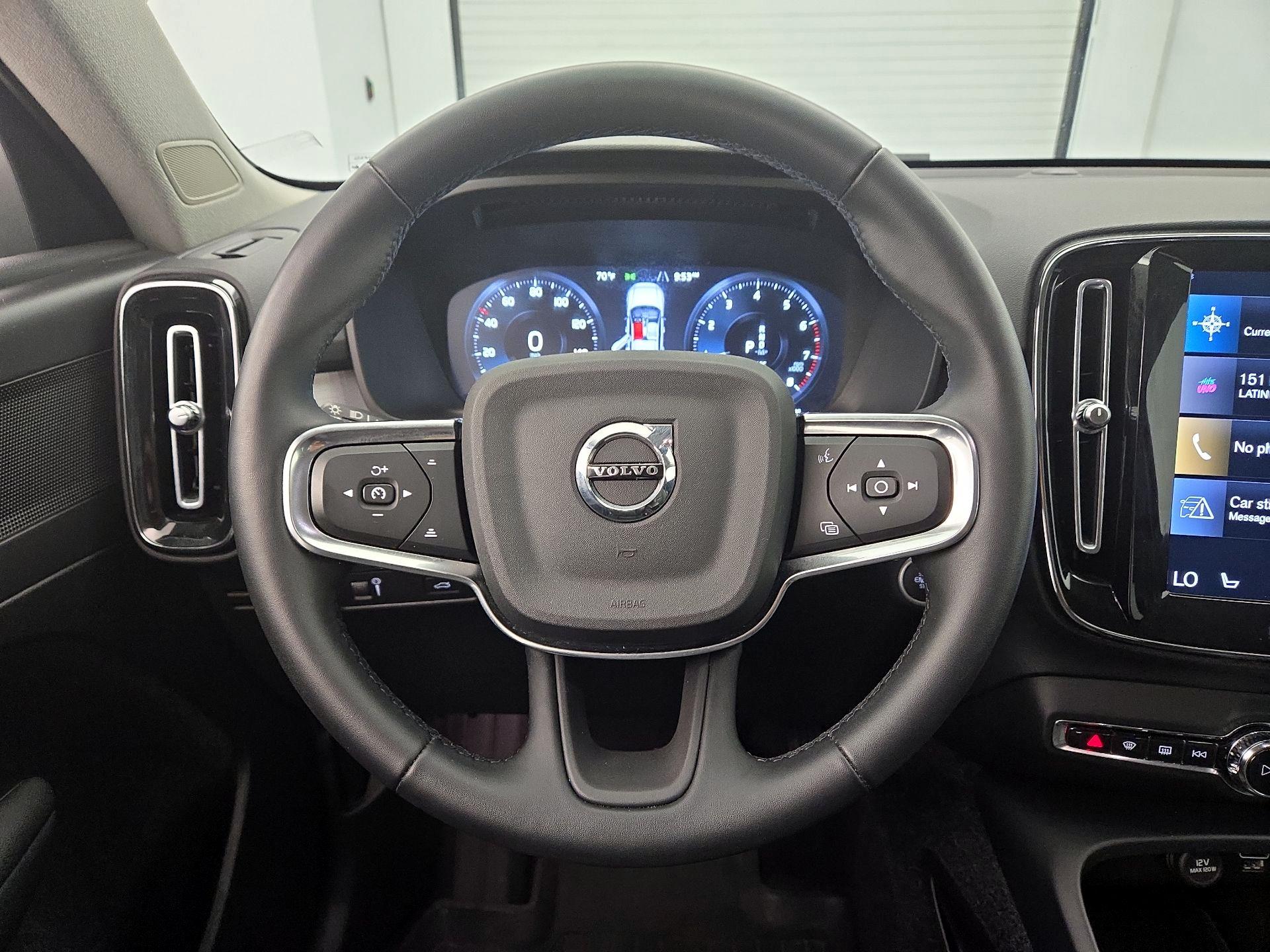 Thumbnail: 2022 Volvo XC40 - 10