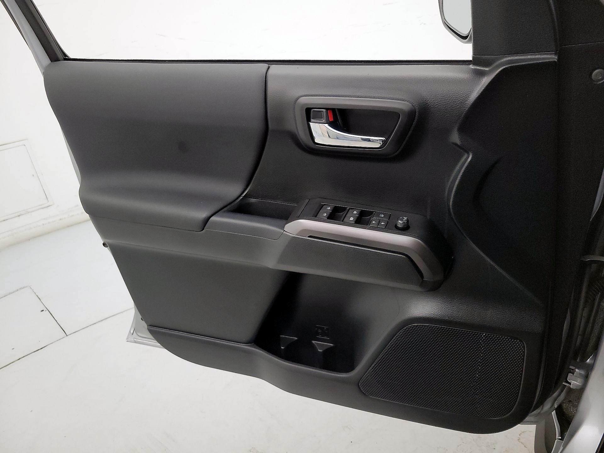 Thumbnail: 2021 Toyota Tacoma - 12