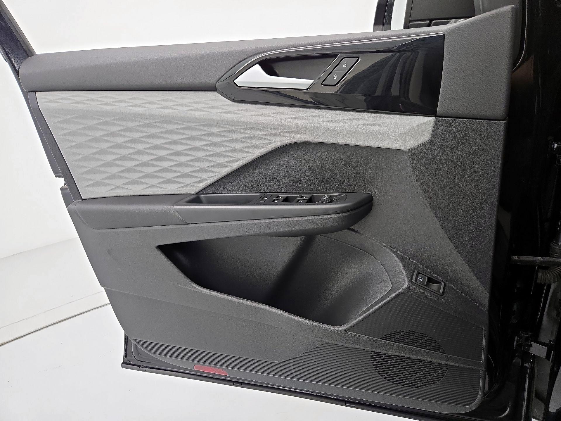 Thumbnail: 2022 Volkswagen Taos - 12