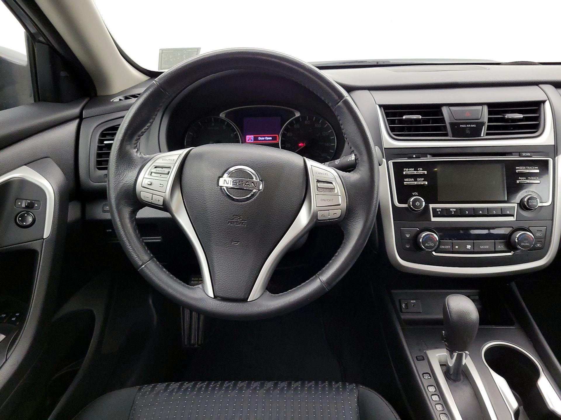 Thumbnail: 2016 Nissan Altima - 10