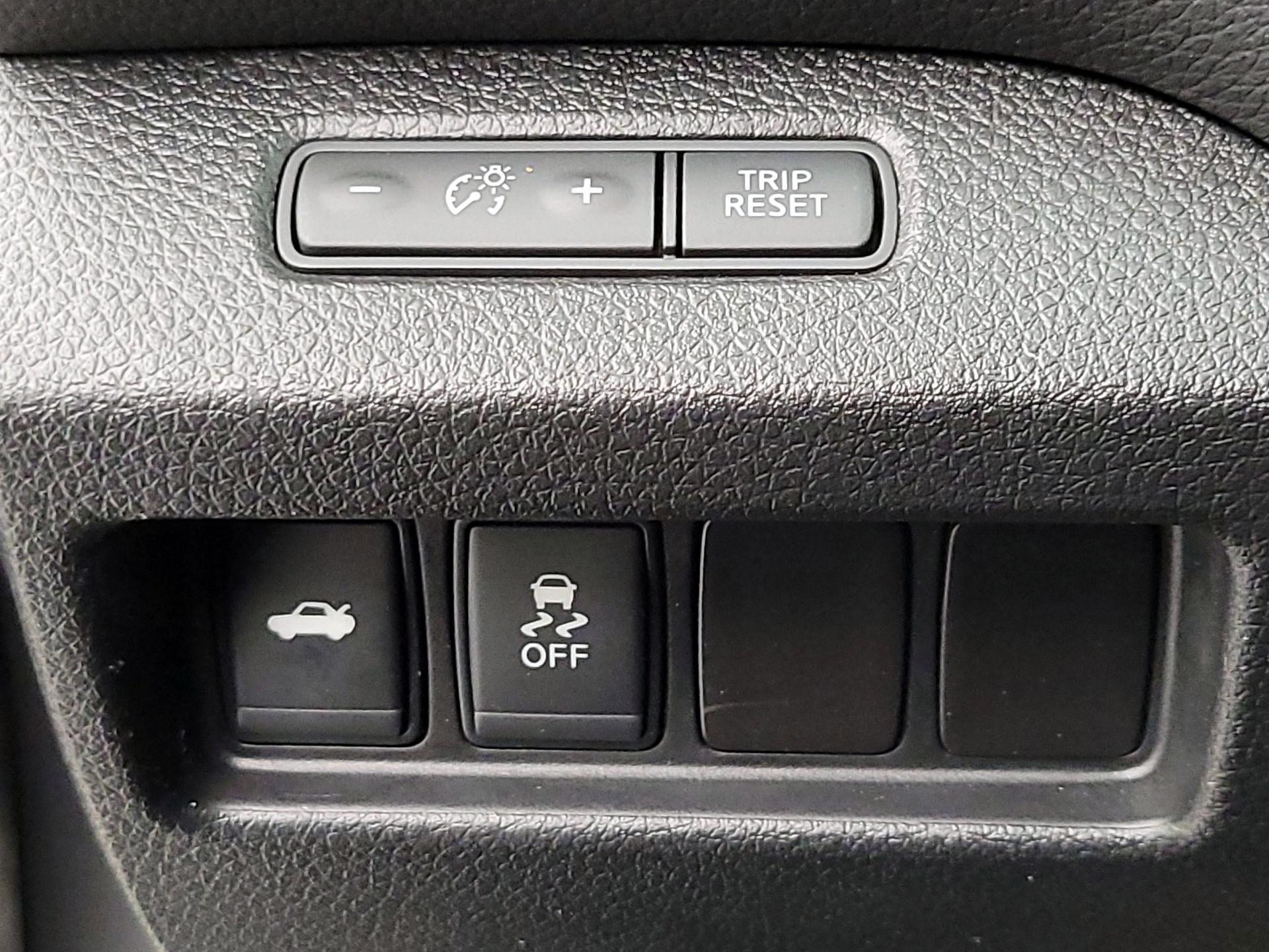 Thumbnail: 2016 Nissan Altima - 13