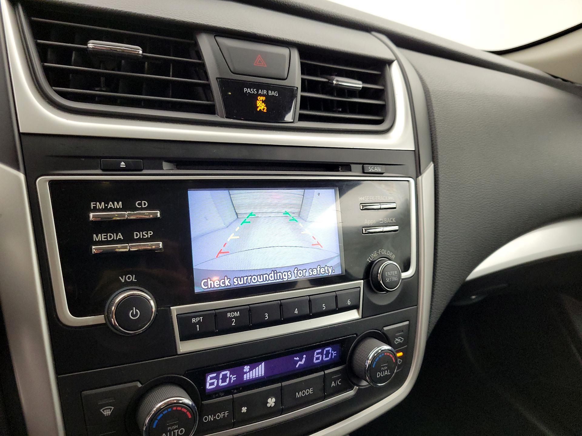 Thumbnail: 2016 Nissan Altima - 14