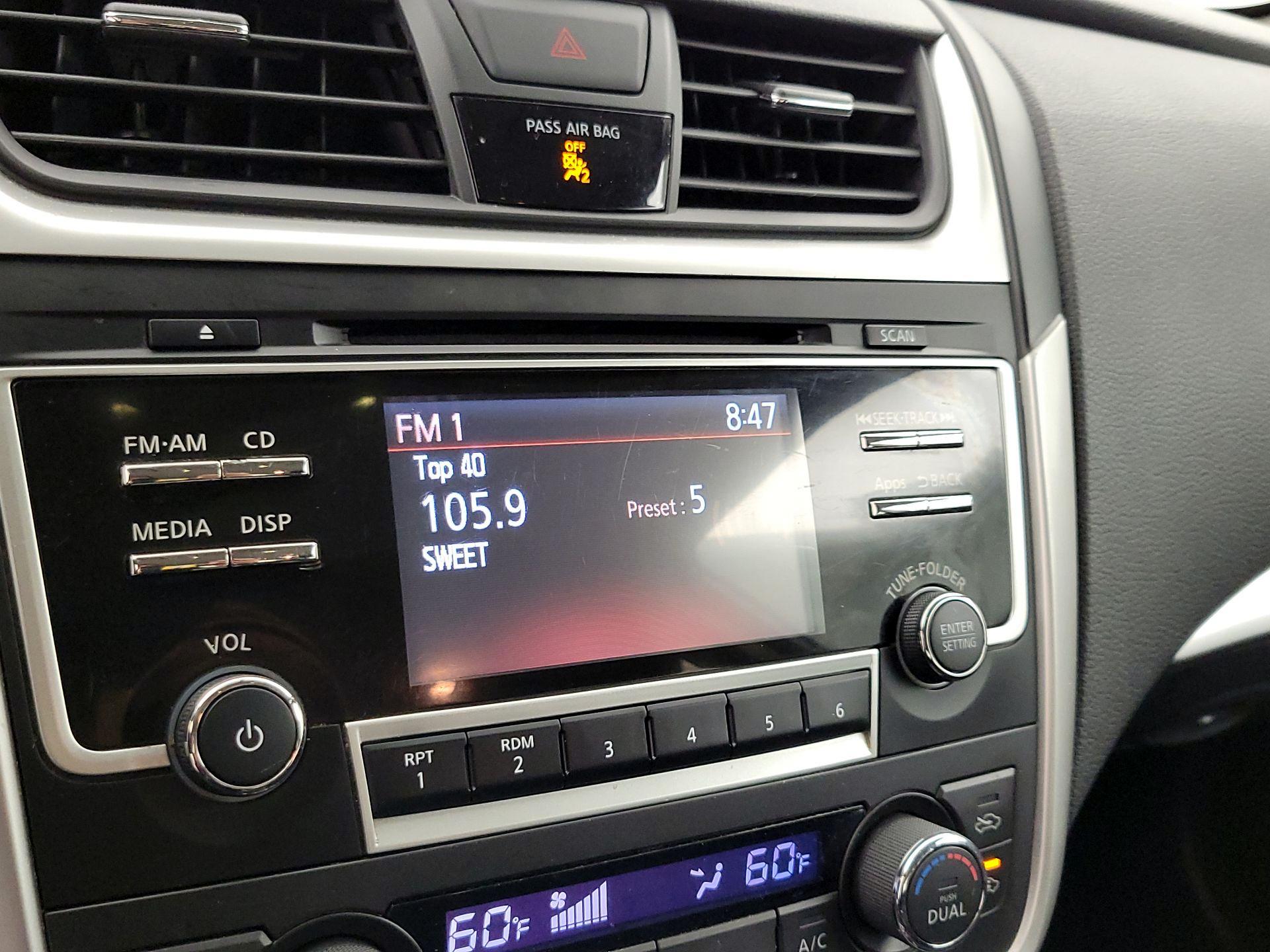 Thumbnail: 2016 Nissan Altima - 15