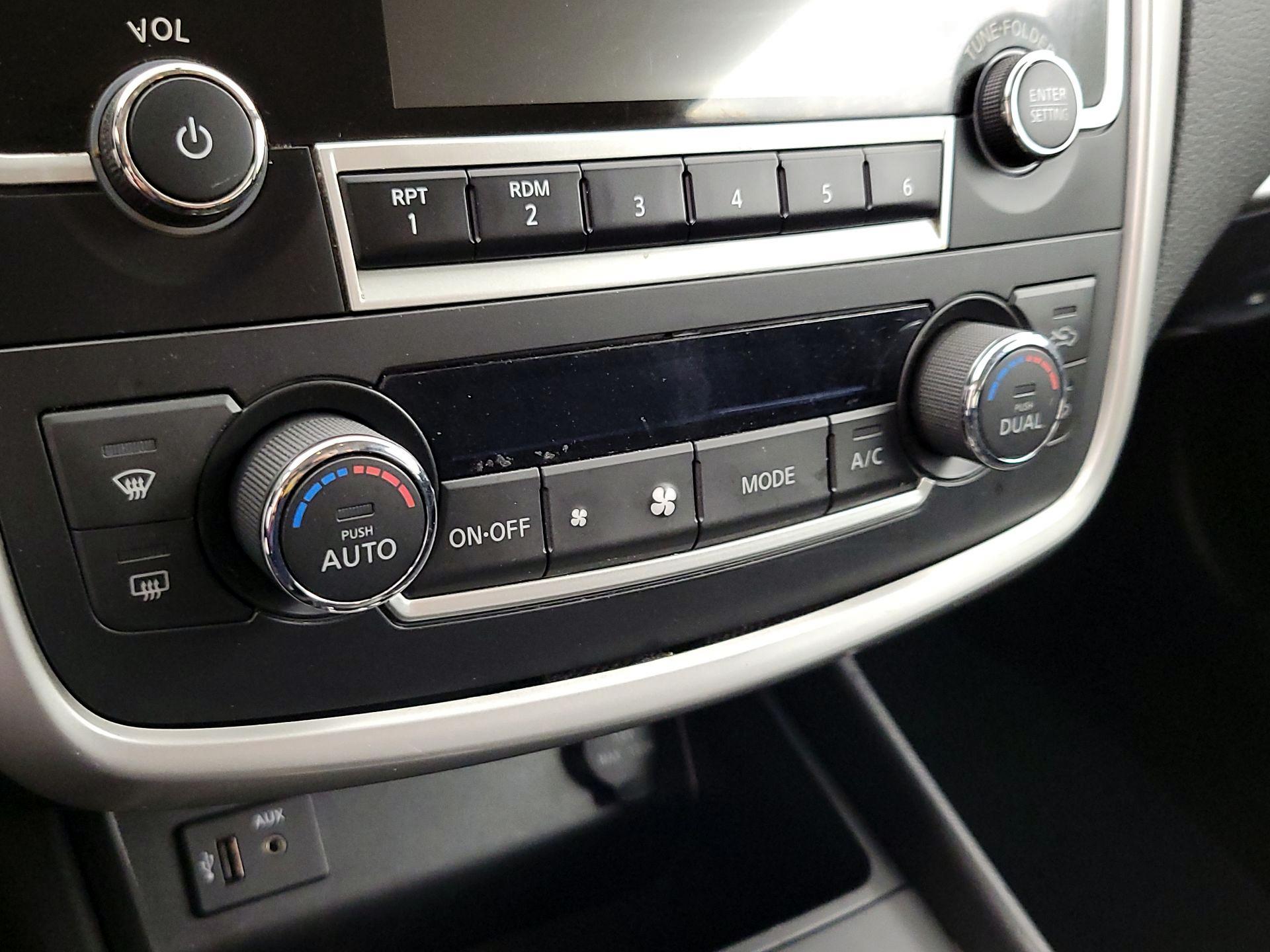 Thumbnail: 2016 Nissan Altima - 16