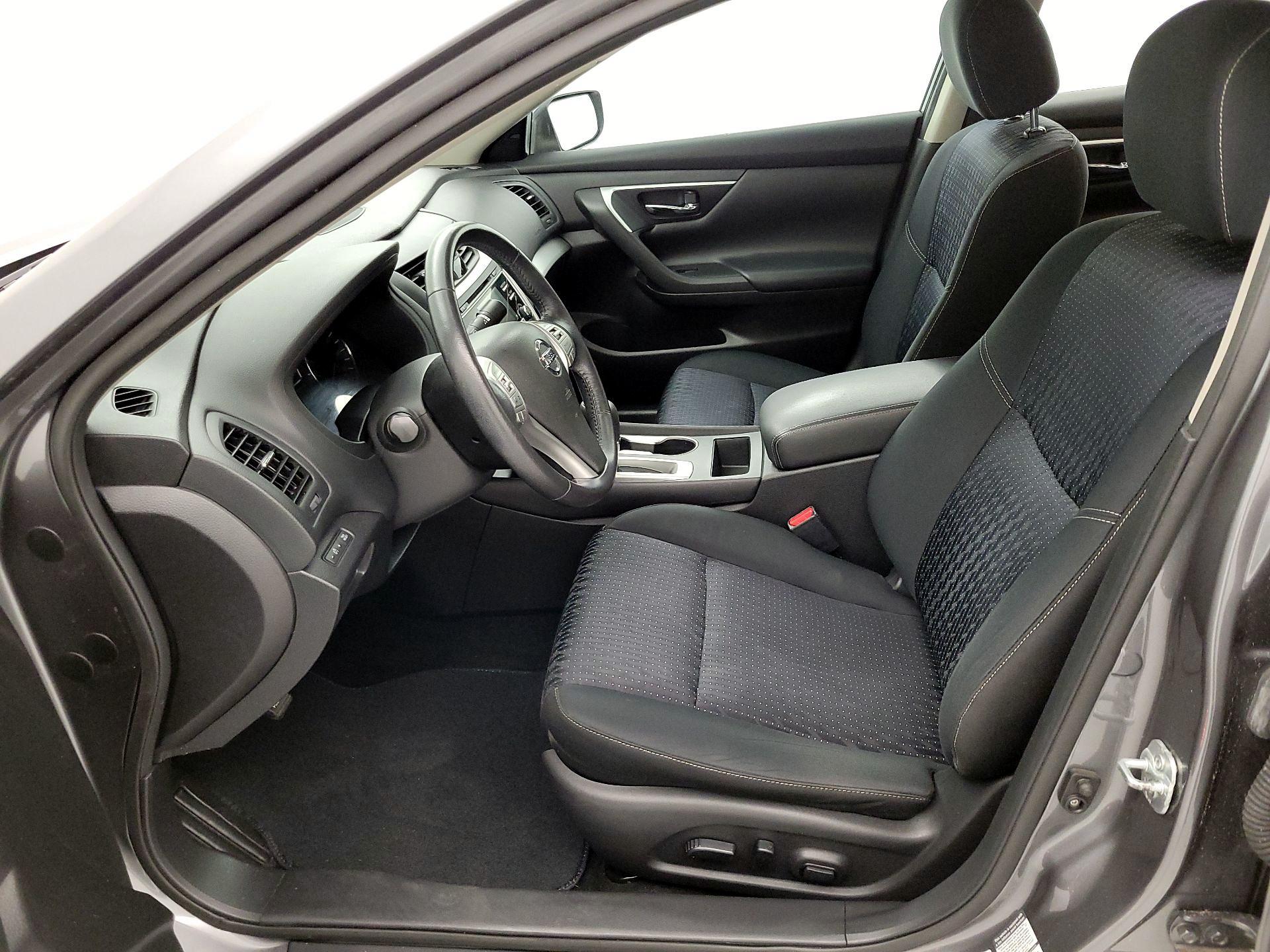 Thumbnail: 2016 Nissan Altima - 19