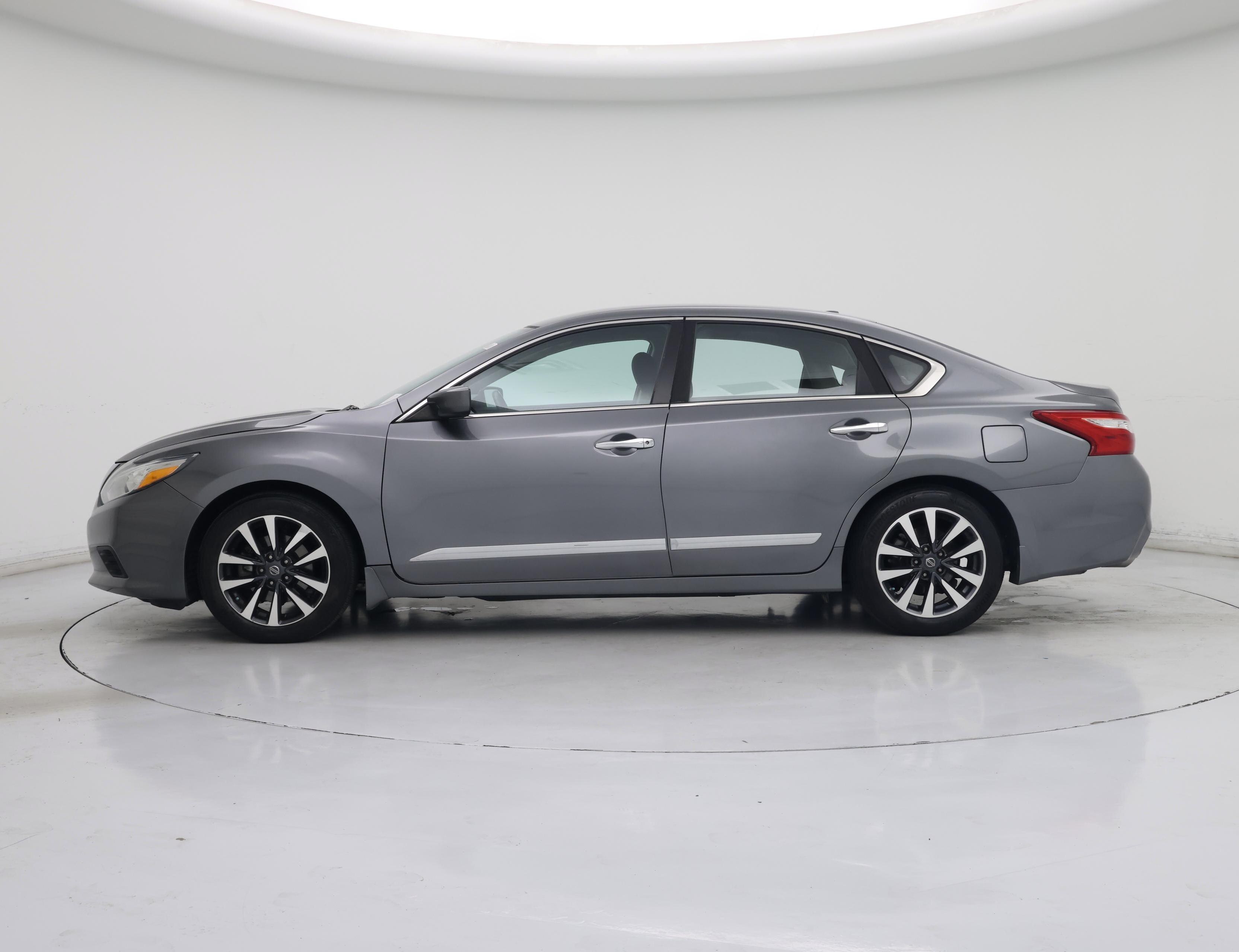 Thumbnail: 2016 Nissan Altima - 3