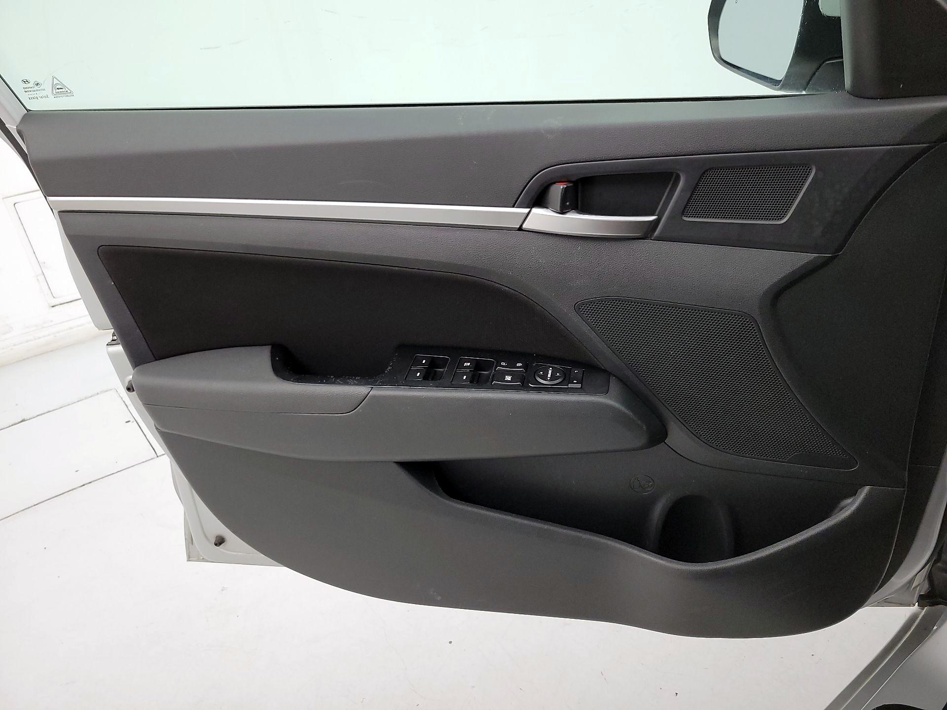Thumbnail: 2020 Hyundai Elantra - 12