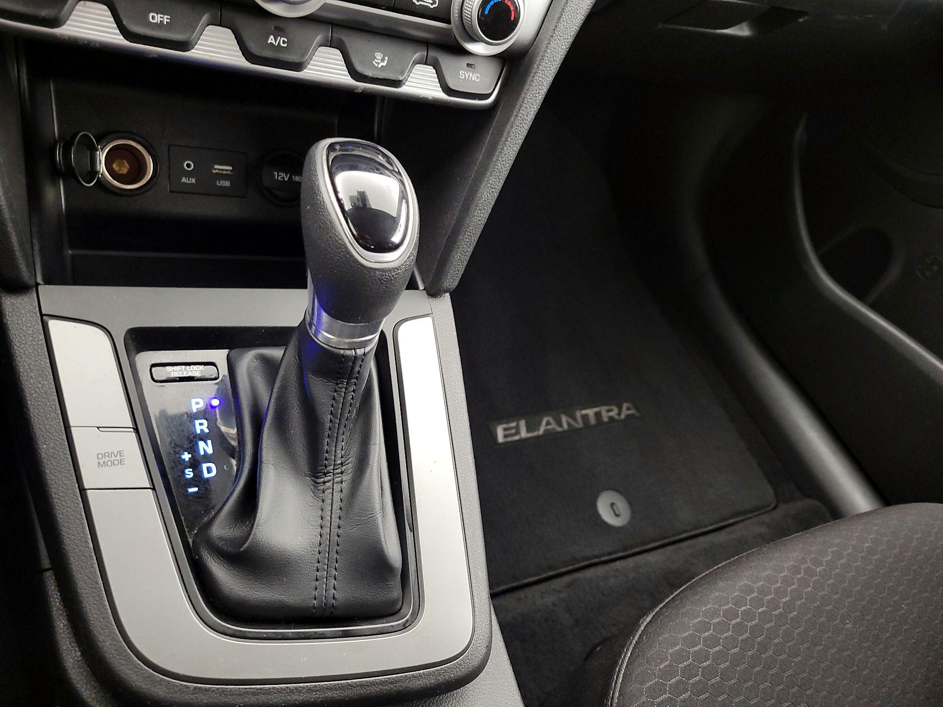 Thumbnail: 2020 Hyundai Elantra - 17