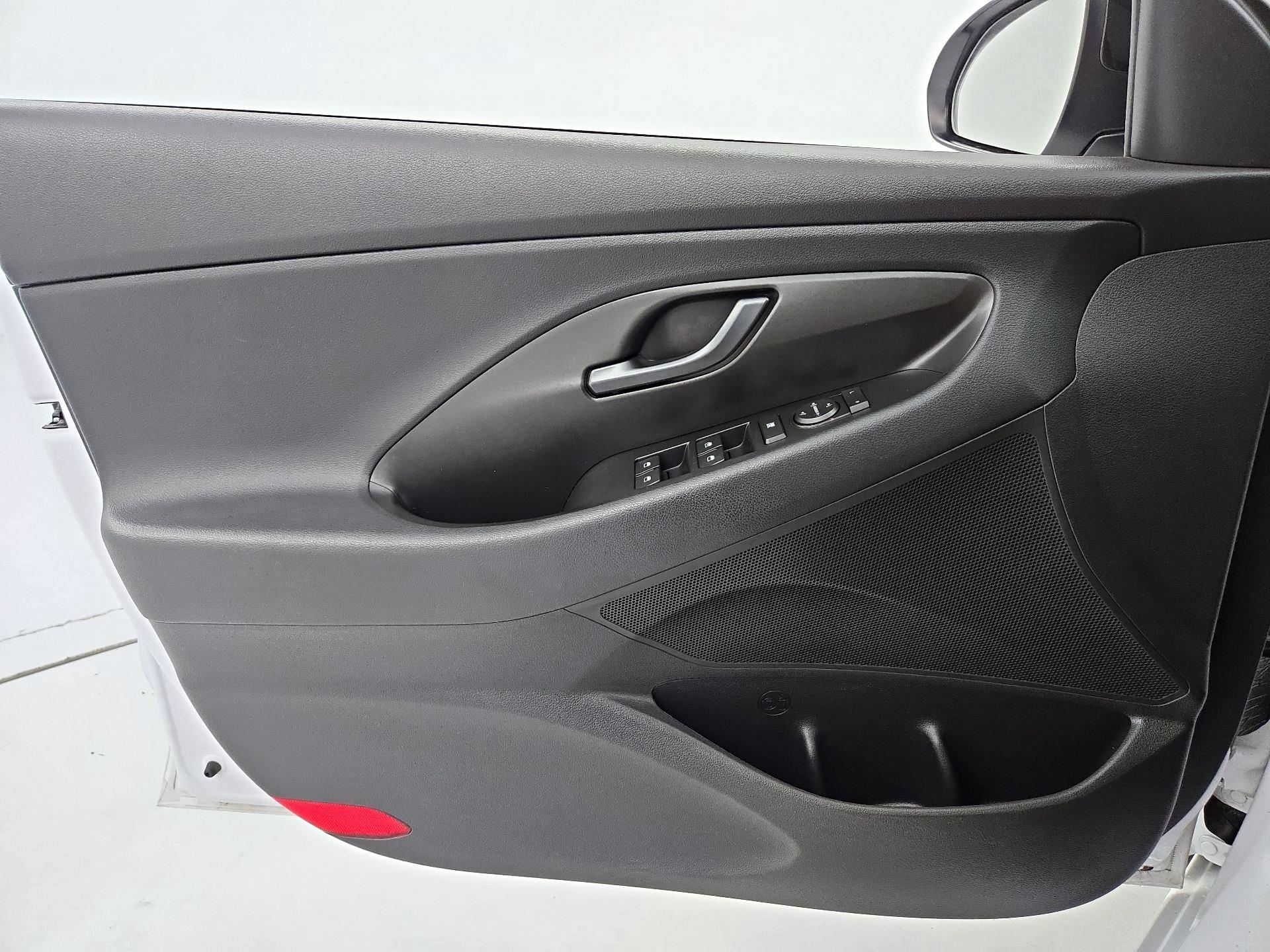 Thumbnail: 2020 Hyundai Elantra - 12