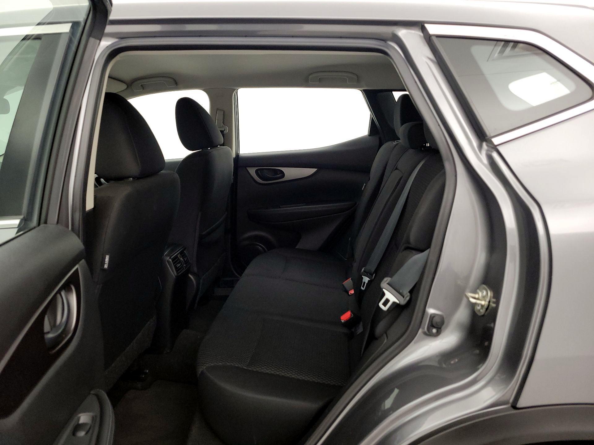 Thumbnail: 2021 Nissan Rogue Sport - 19