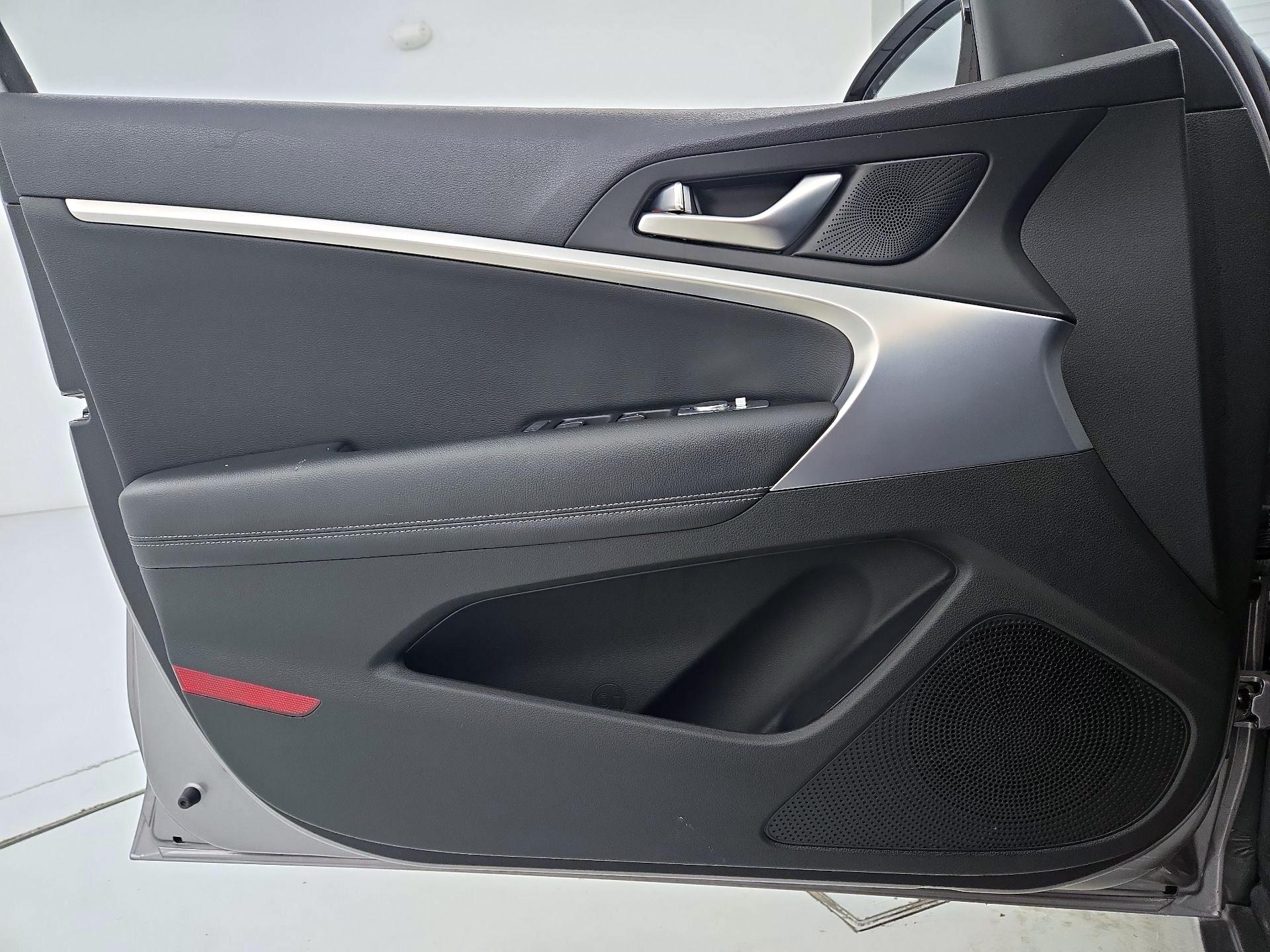Thumbnail: 2022 Genesis G70 - 12