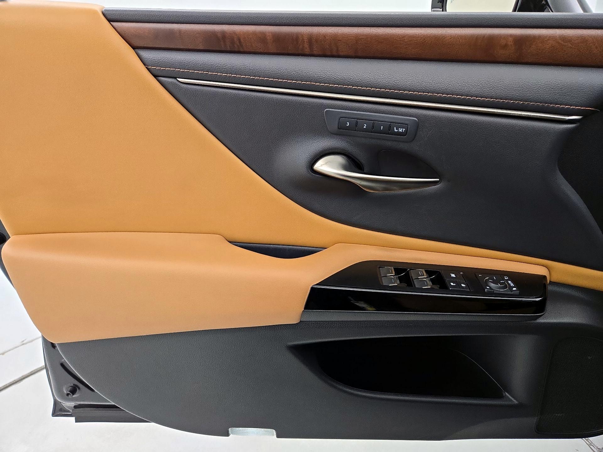 Thumbnail: 2022 Lexus ES - 12