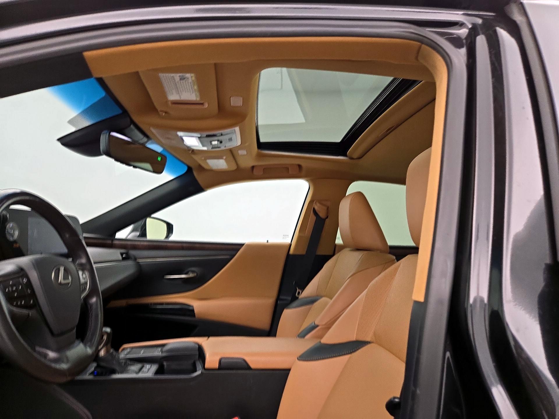 Thumbnail: 2022 Lexus ES - 18