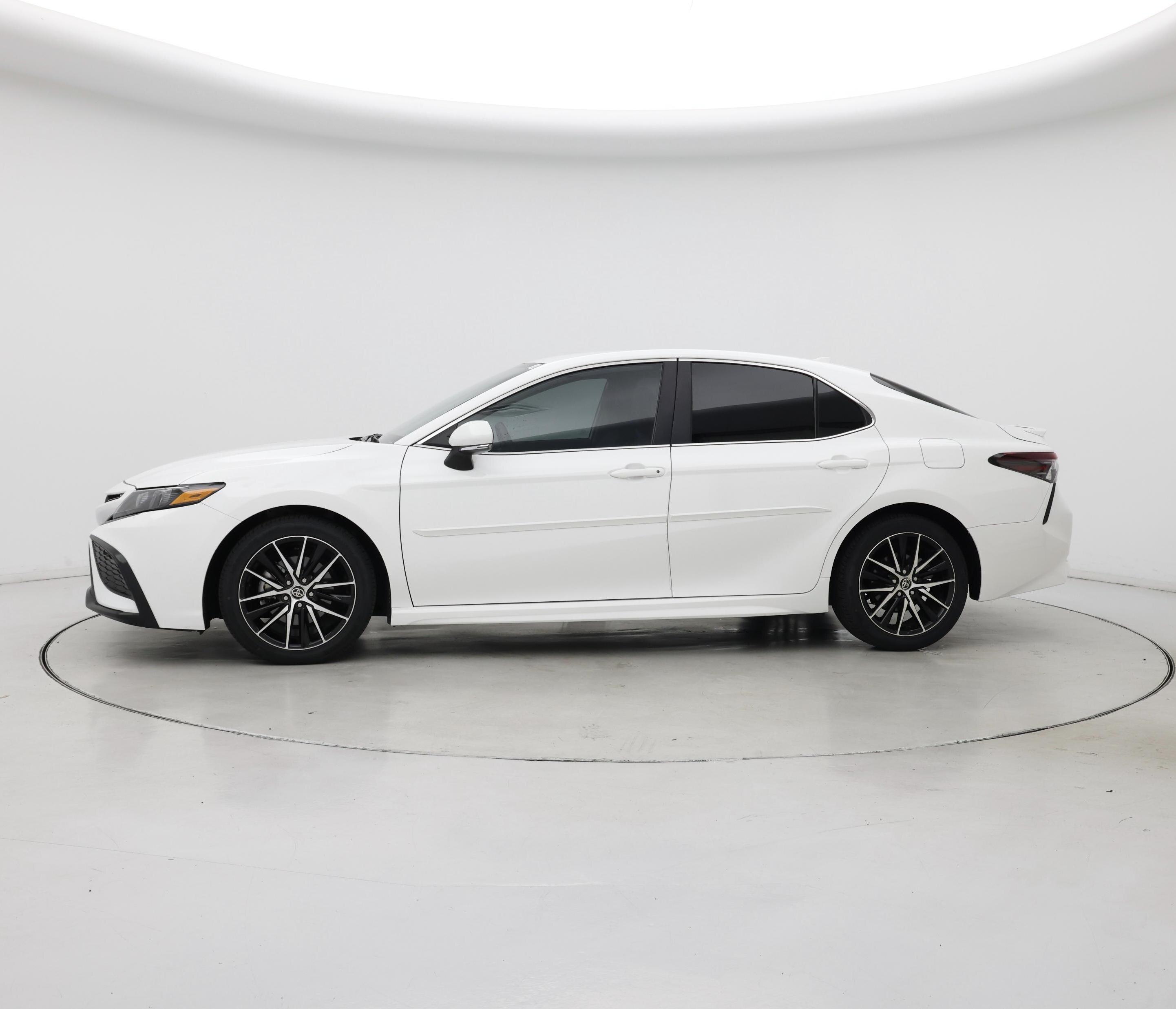 Thumbnail: 2021 Toyota Camry - 3