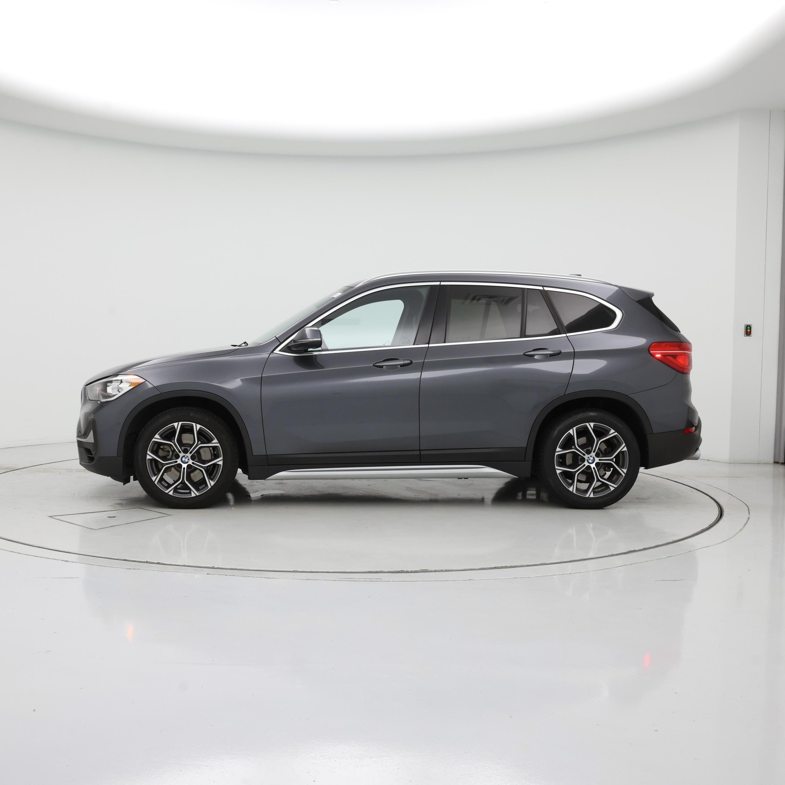 Thumbnail: 2021 BMW X1 - 3