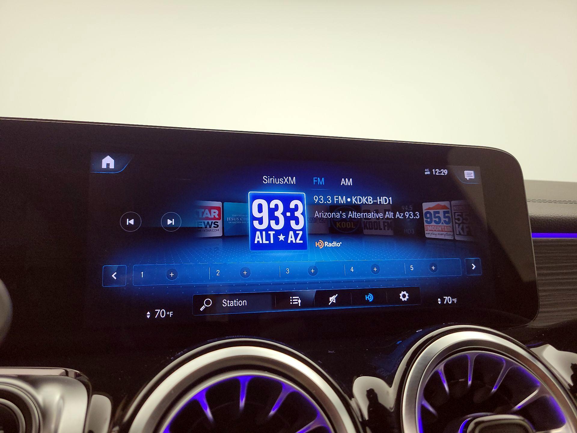 Thumbnail: 2022 Mercedes-Benz GLB - 16