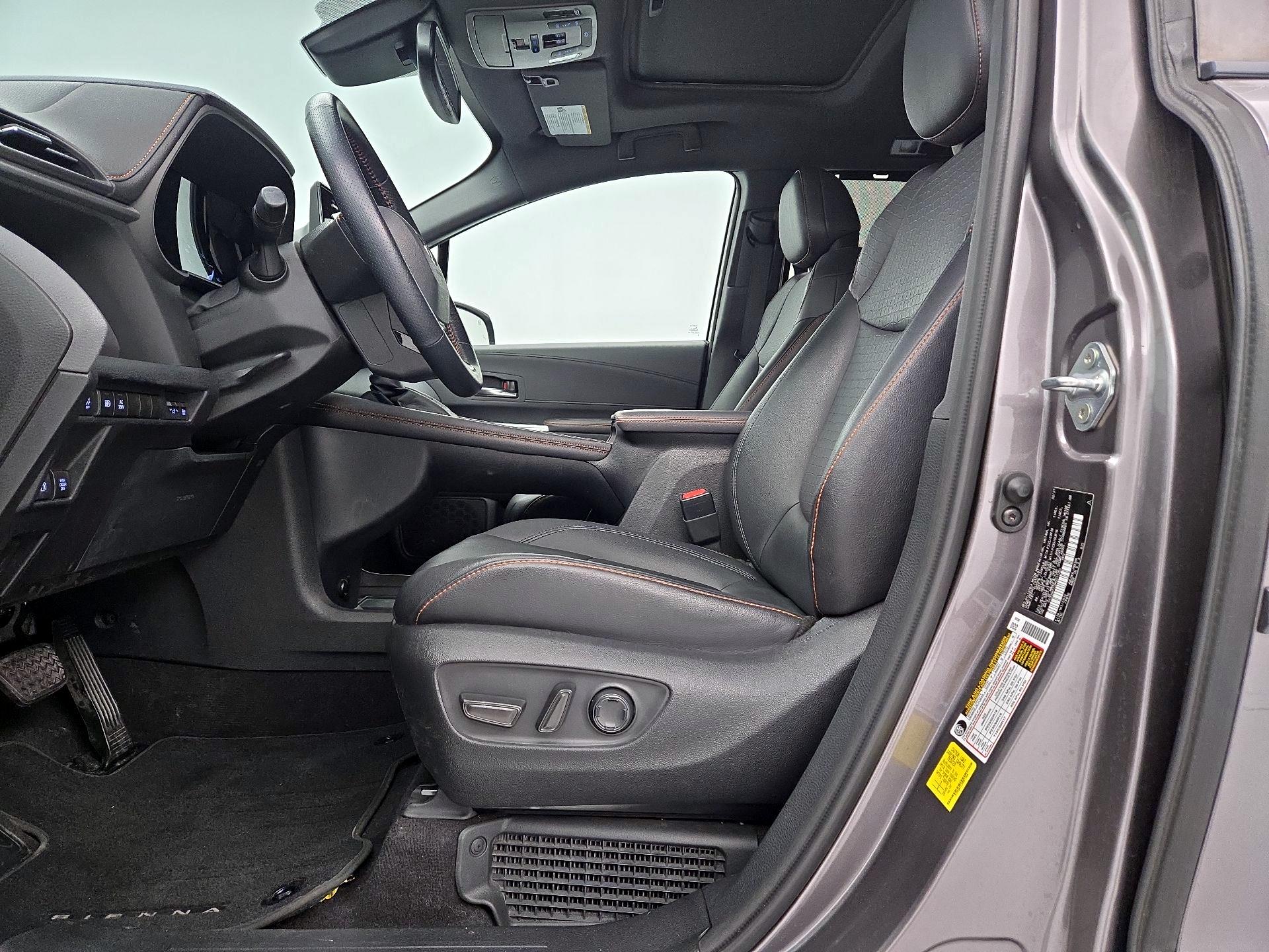 Thumbnail: 2021 Toyota Sienna - 11
