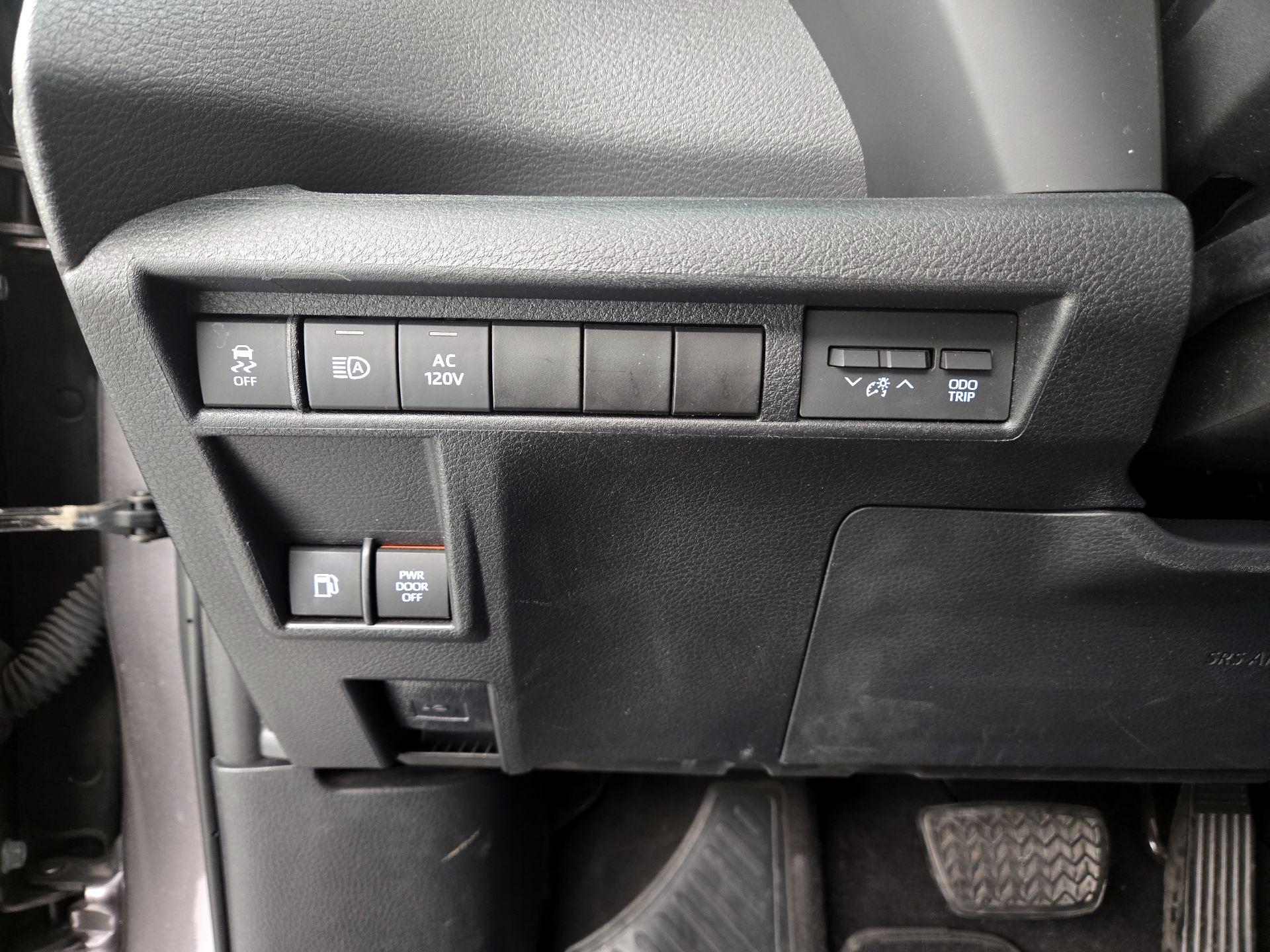 Thumbnail: 2021 Toyota Sienna - 13