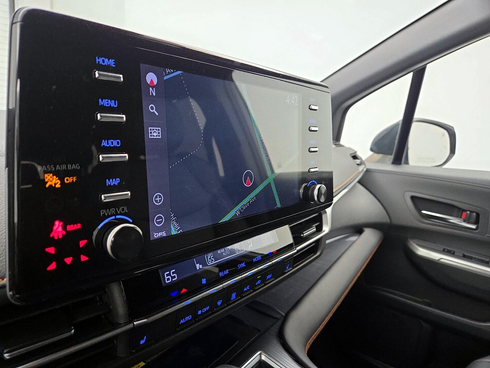 Thumbnail: 2021 Toyota Sienna - 14