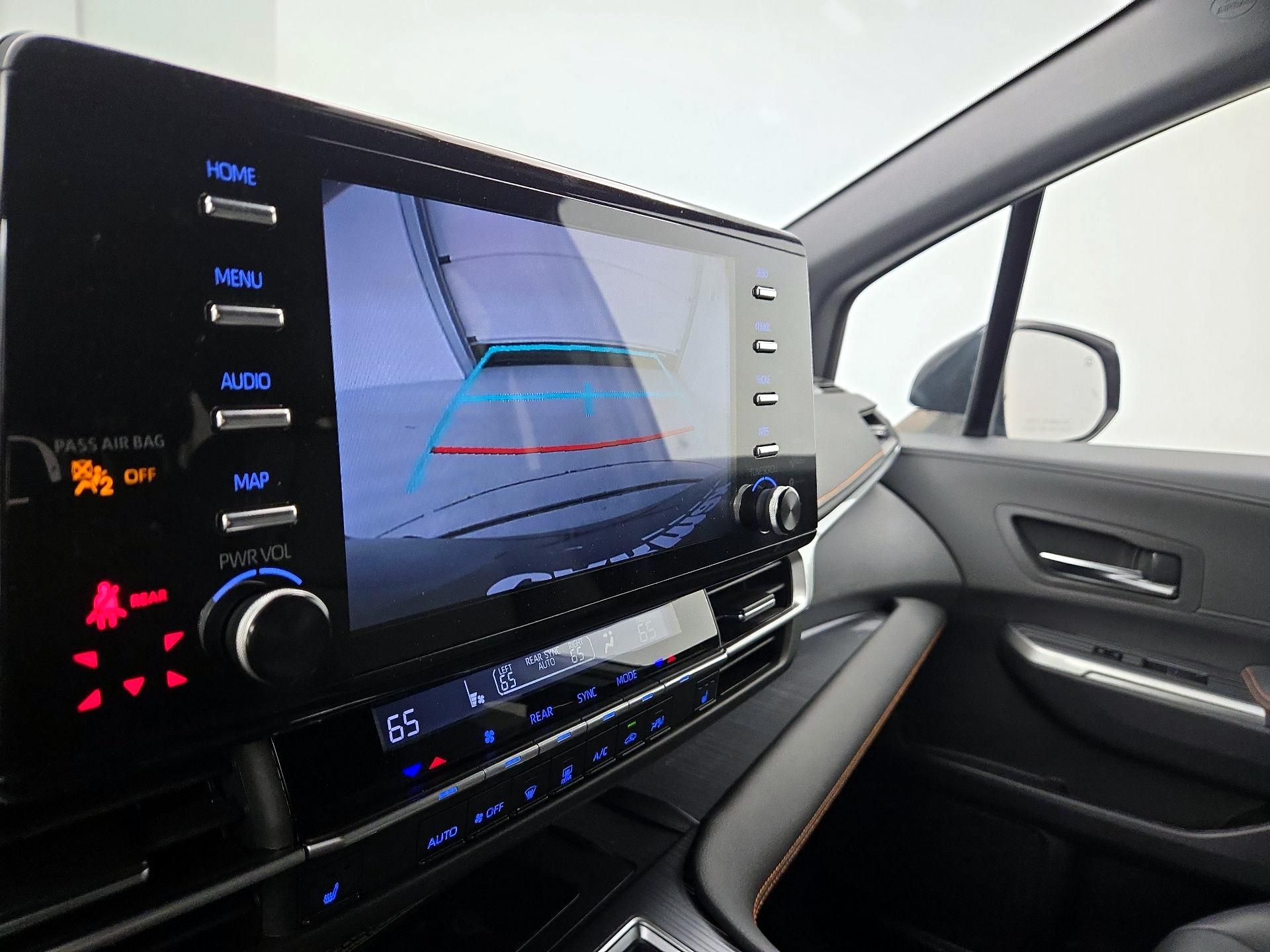 Thumbnail: 2021 Toyota Sienna - 15