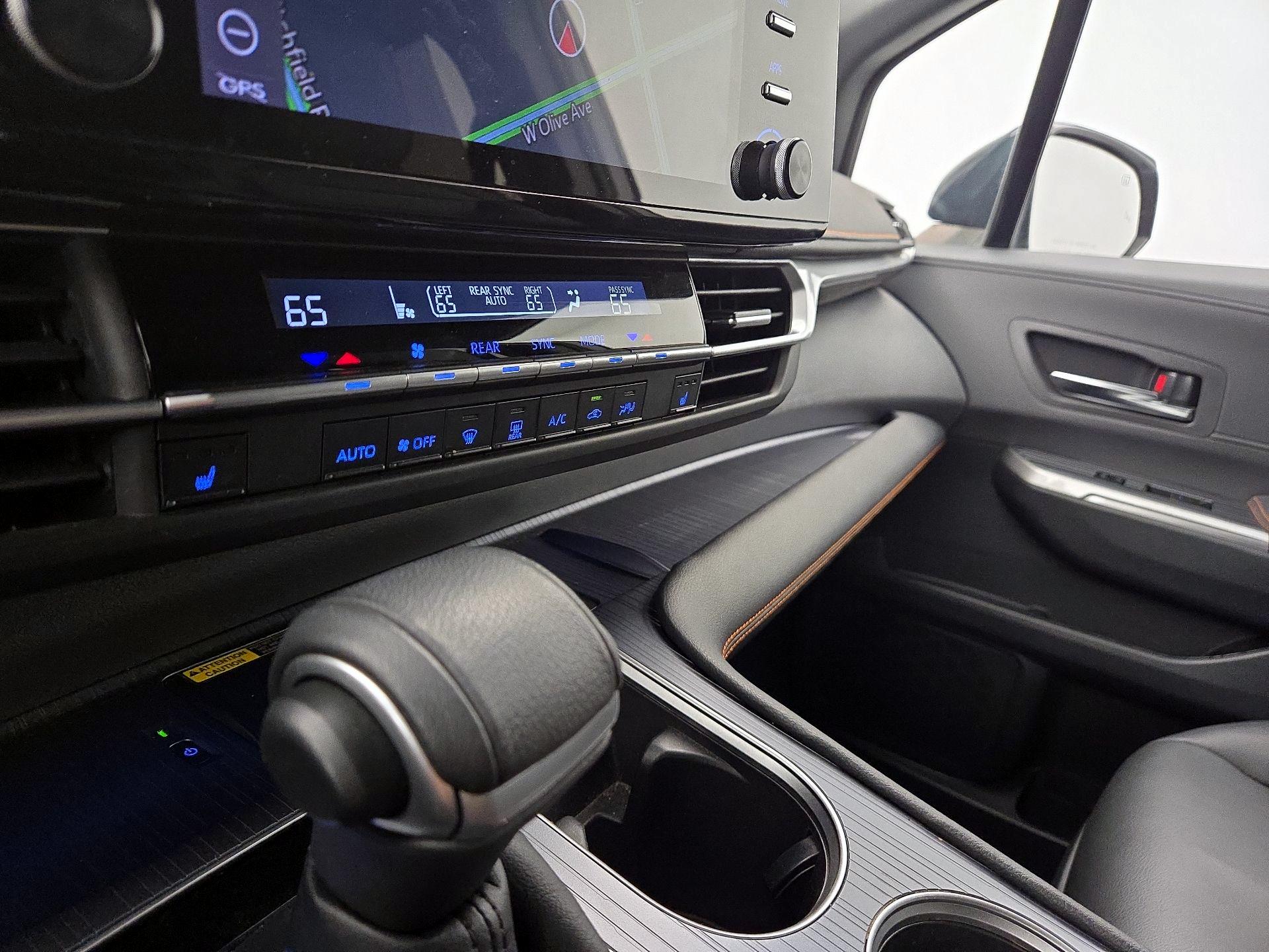 Thumbnail: 2021 Toyota Sienna - 17