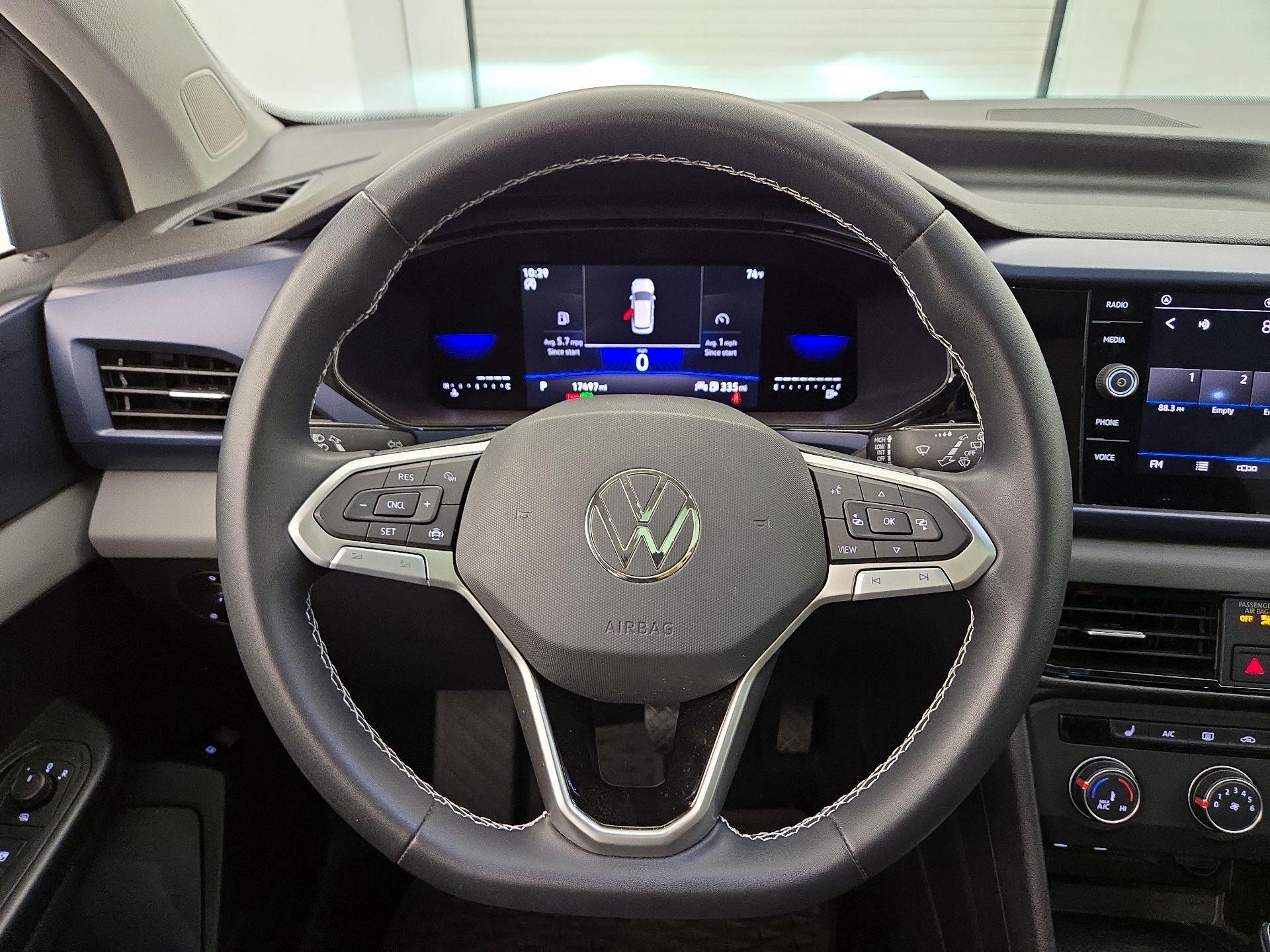 Thumbnail: 2022 Volkswagen Taos - 10
