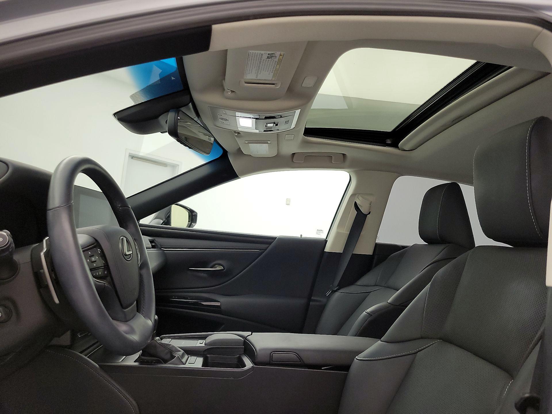 Thumbnail: 2022 Lexus ES - 19