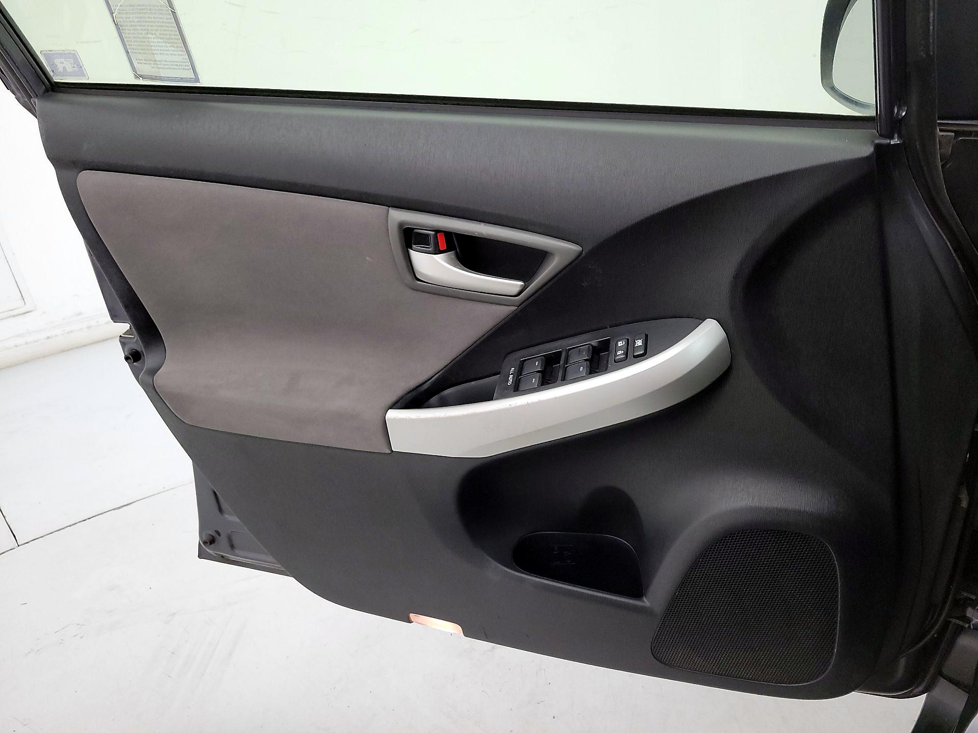 Thumbnail: 2015 Toyota Prius - 12