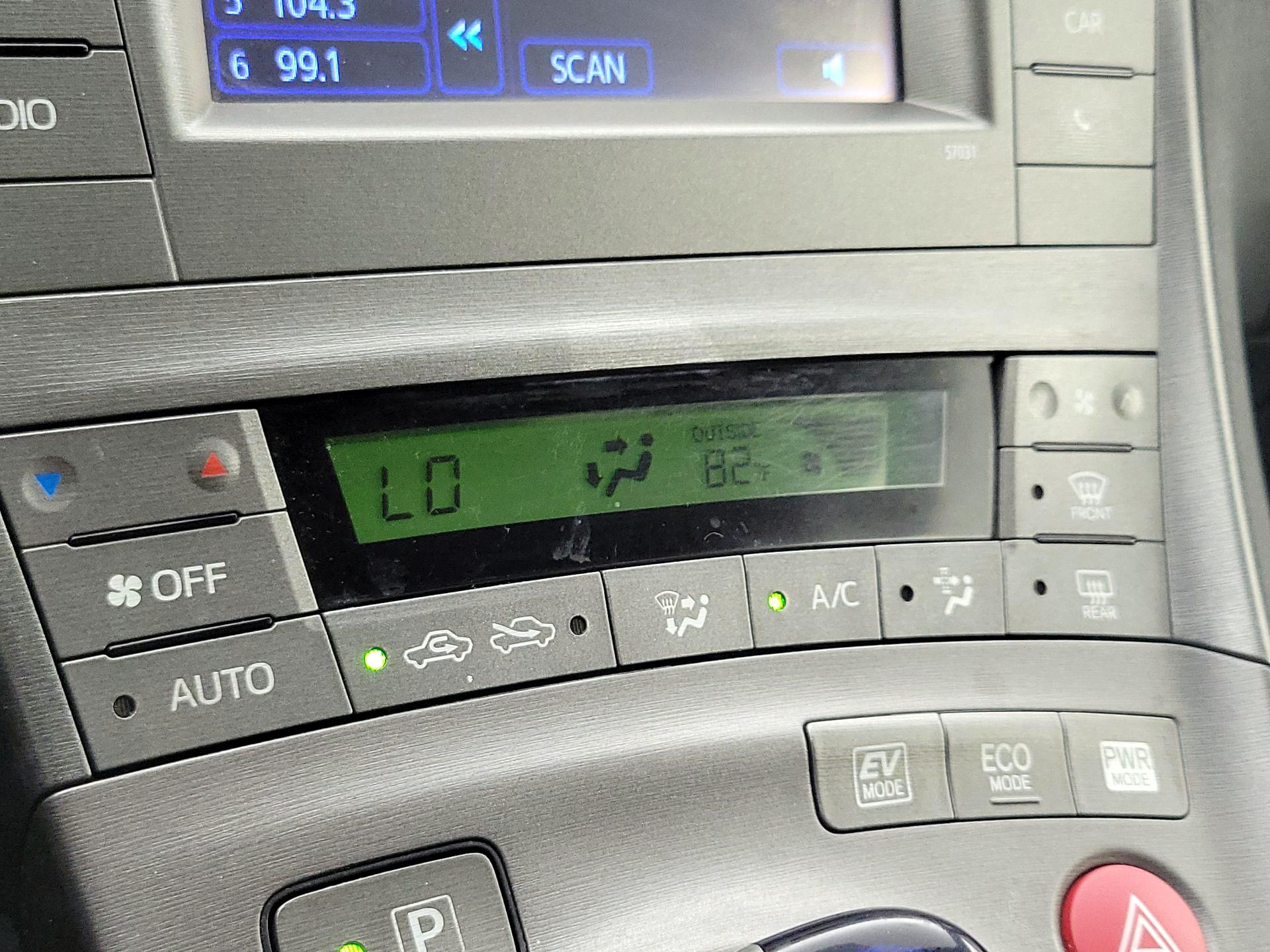 Thumbnail: 2015 Toyota Prius - 16
