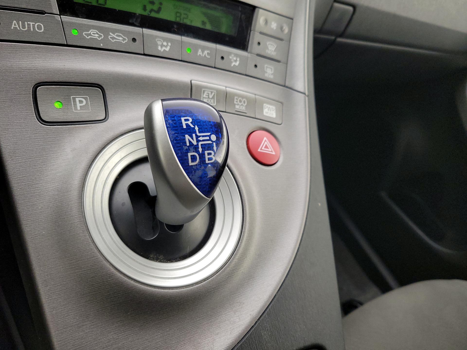 Thumbnail: 2015 Toyota Prius - 17