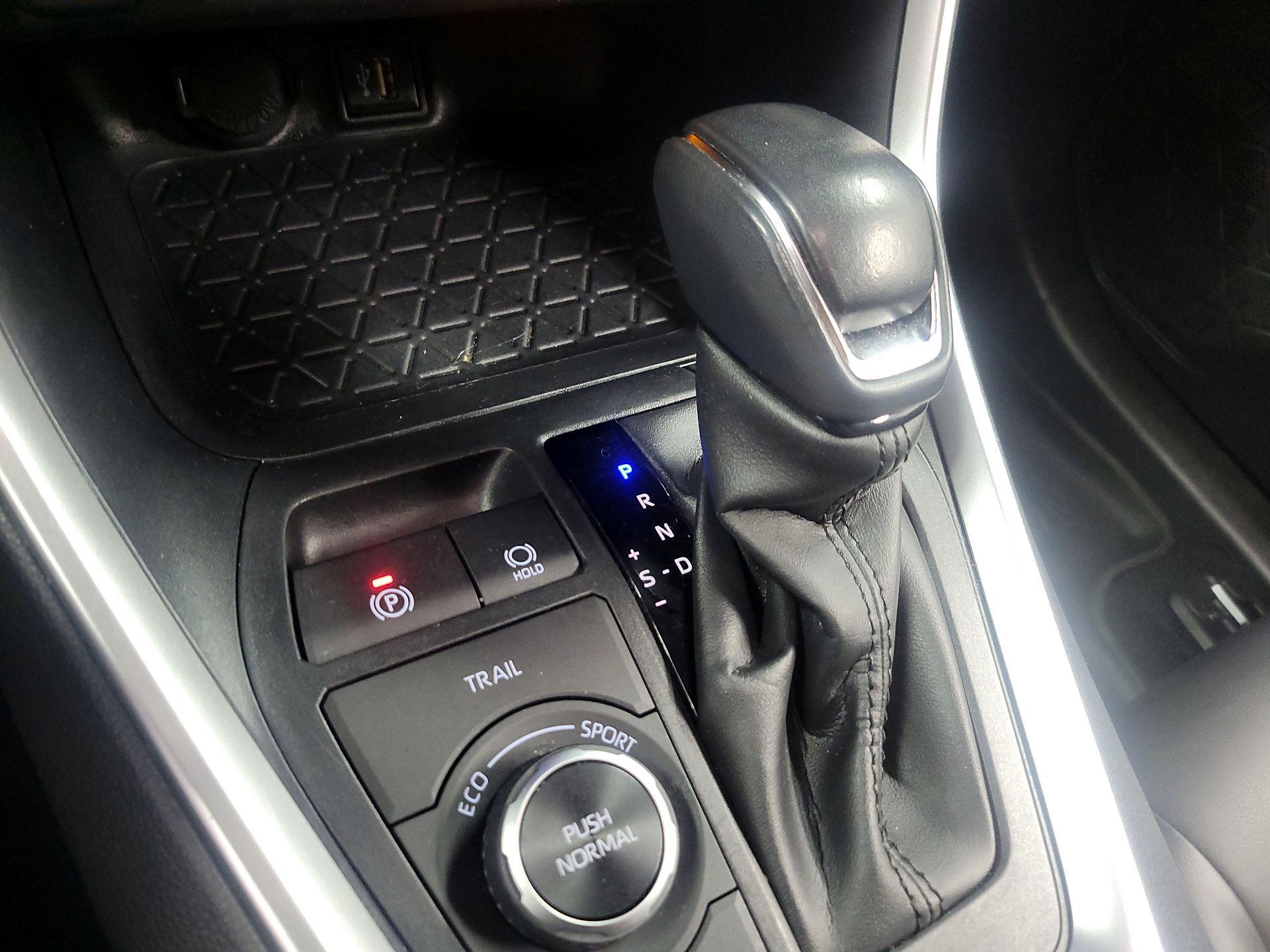 Thumbnail: 2023 Toyota RAV4 - 15