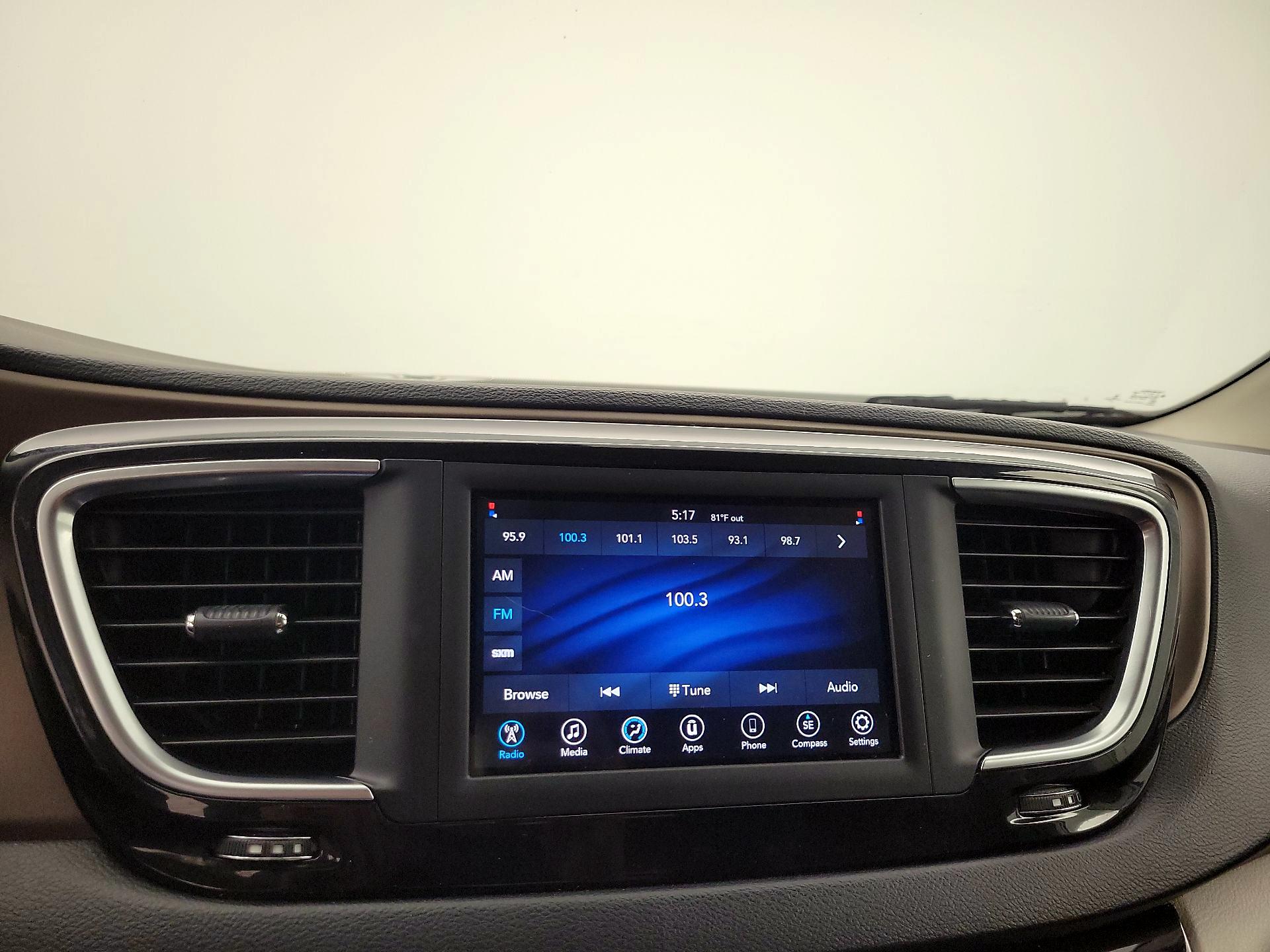 Thumbnail: 2020 Chrysler Voyager - 16