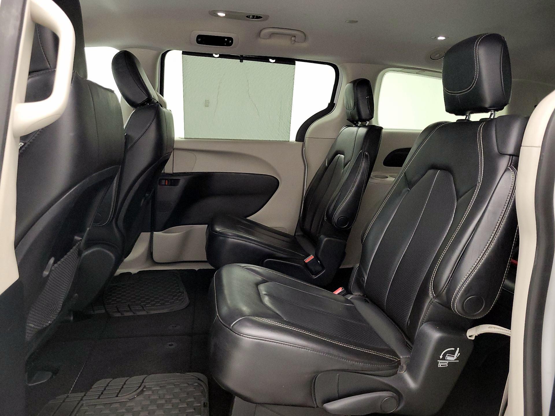 Thumbnail: 2020 Chrysler Voyager - 20