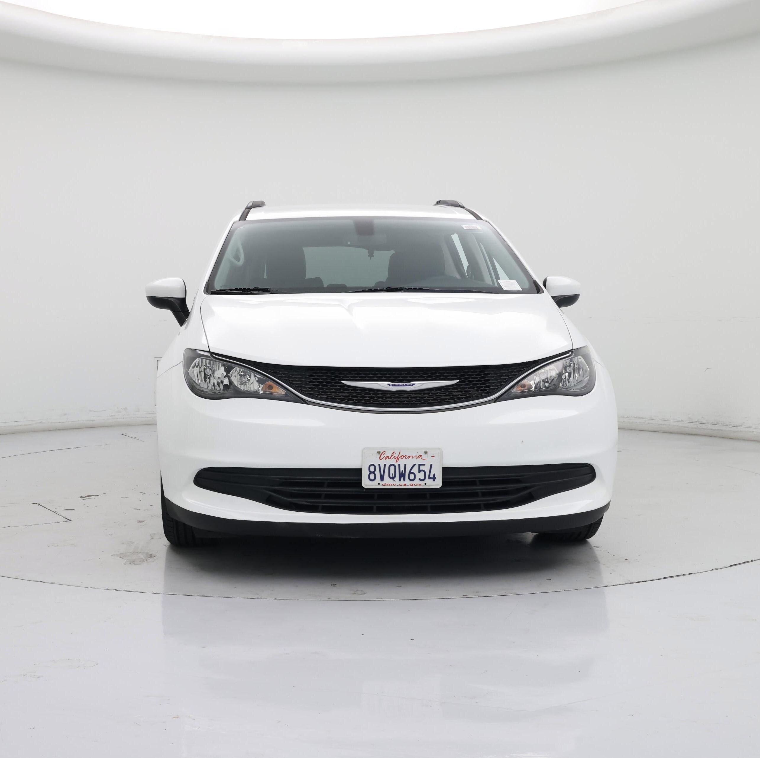 Thumbnail: 2020 Chrysler Voyager - 5