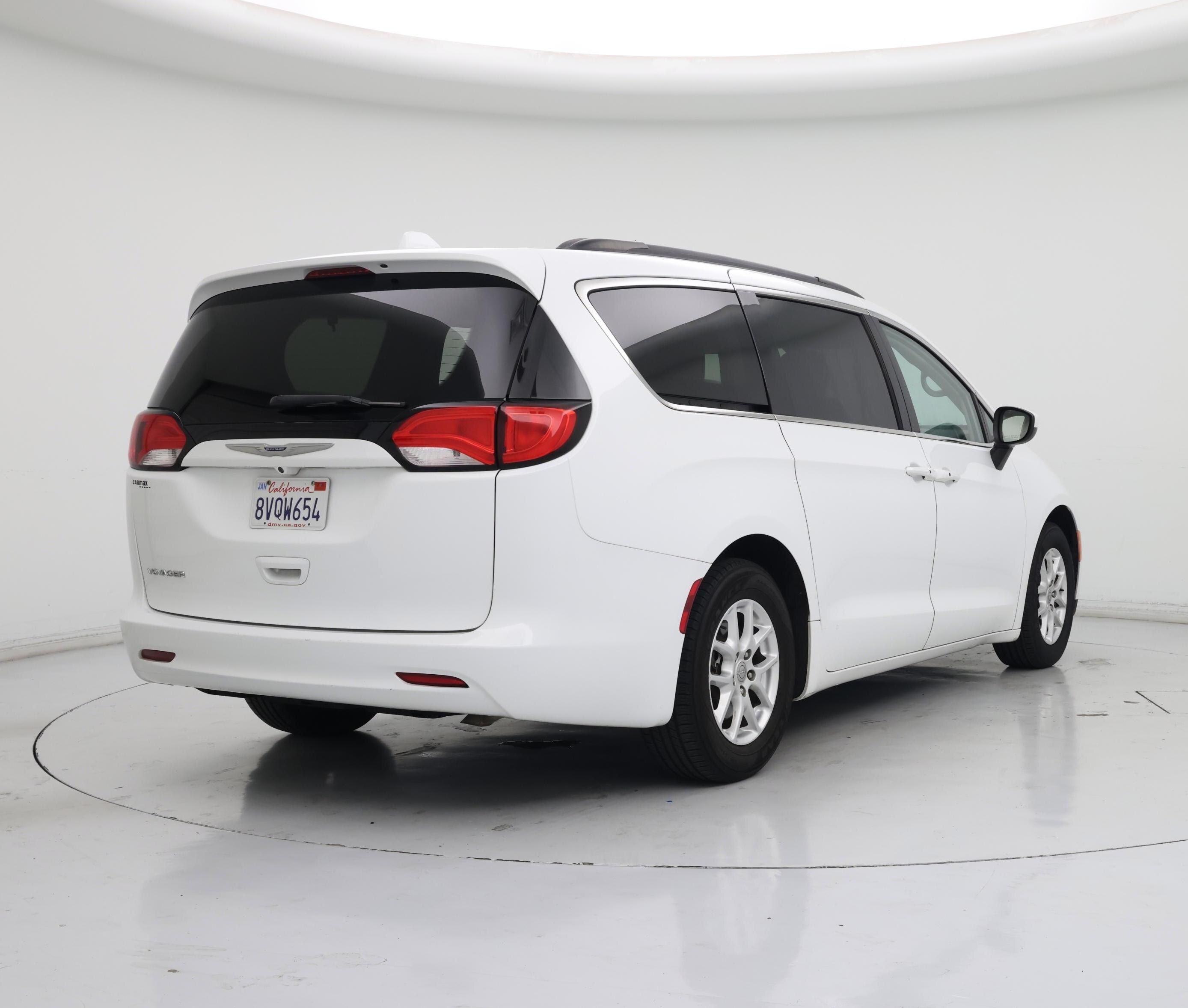 Thumbnail: 2020 Chrysler Voyager - 8